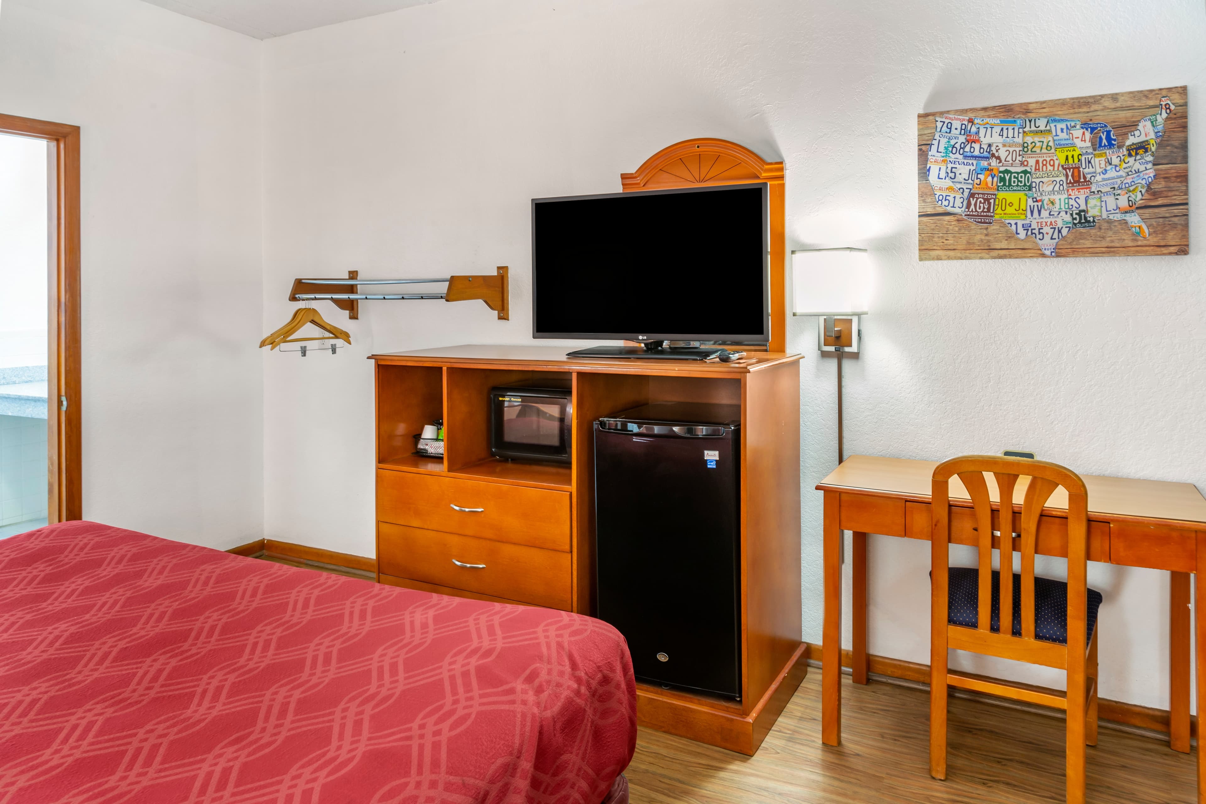 Econo Lodge Inn & Suites Albany North — 3