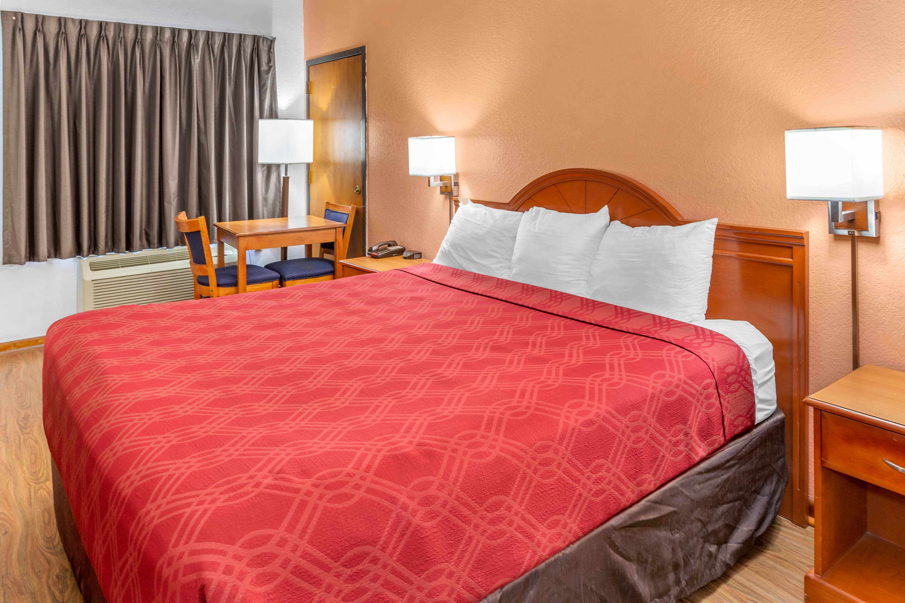 Econo Lodge Inn & Suites Albany North — 4