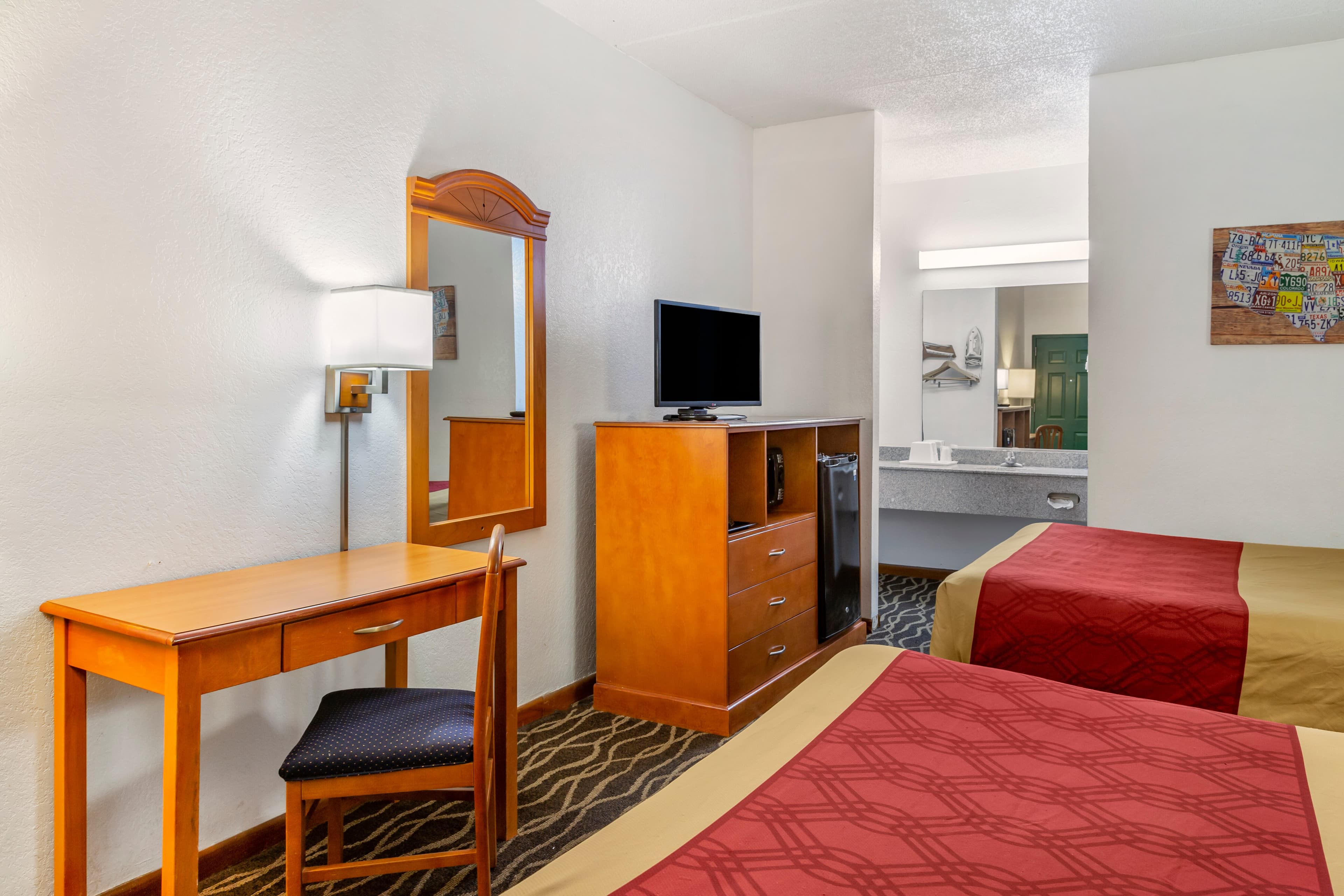 Econo Lodge Inn & Suites Albany North — 18
