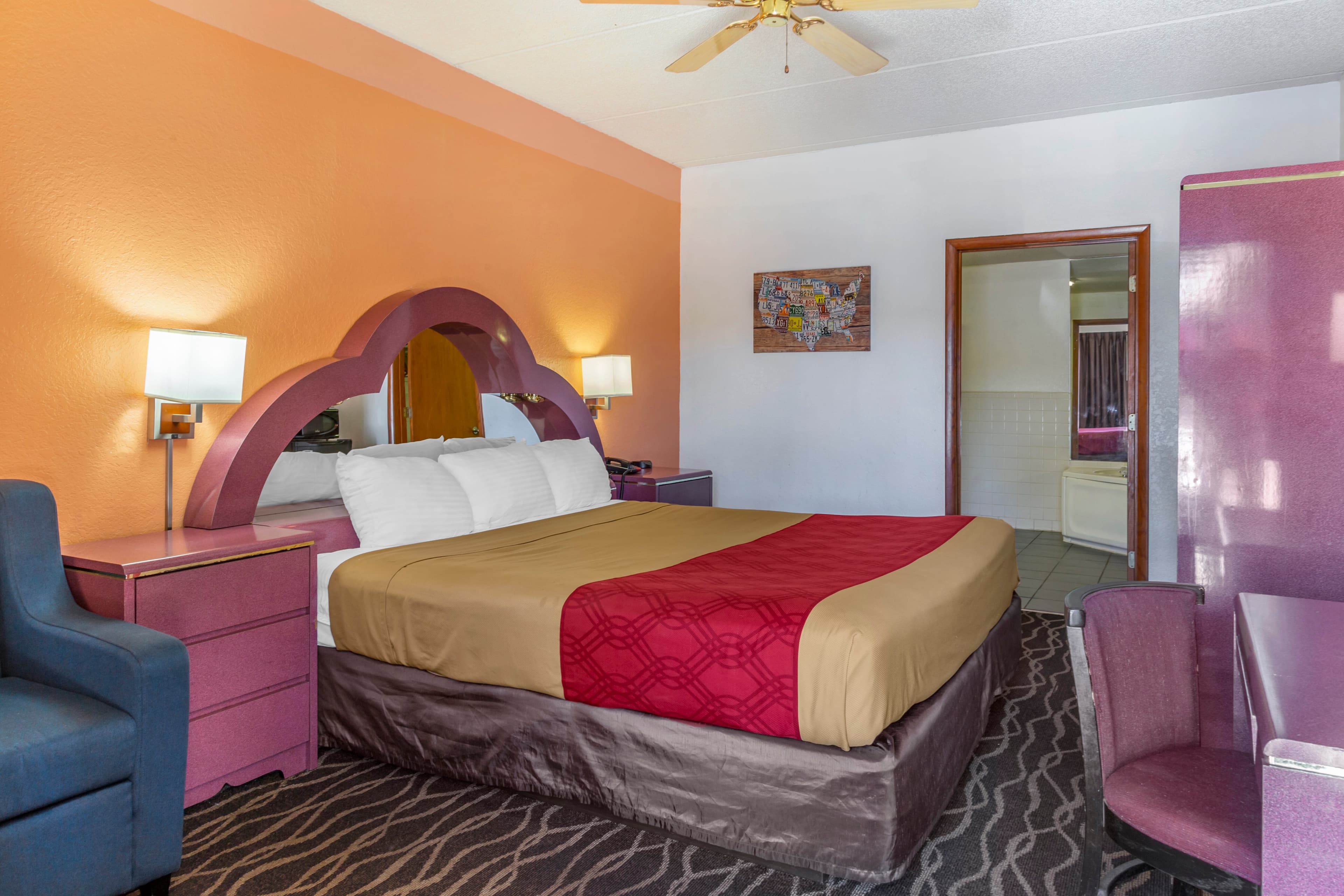 Econo Lodge Inn & Suites Albany North — 26