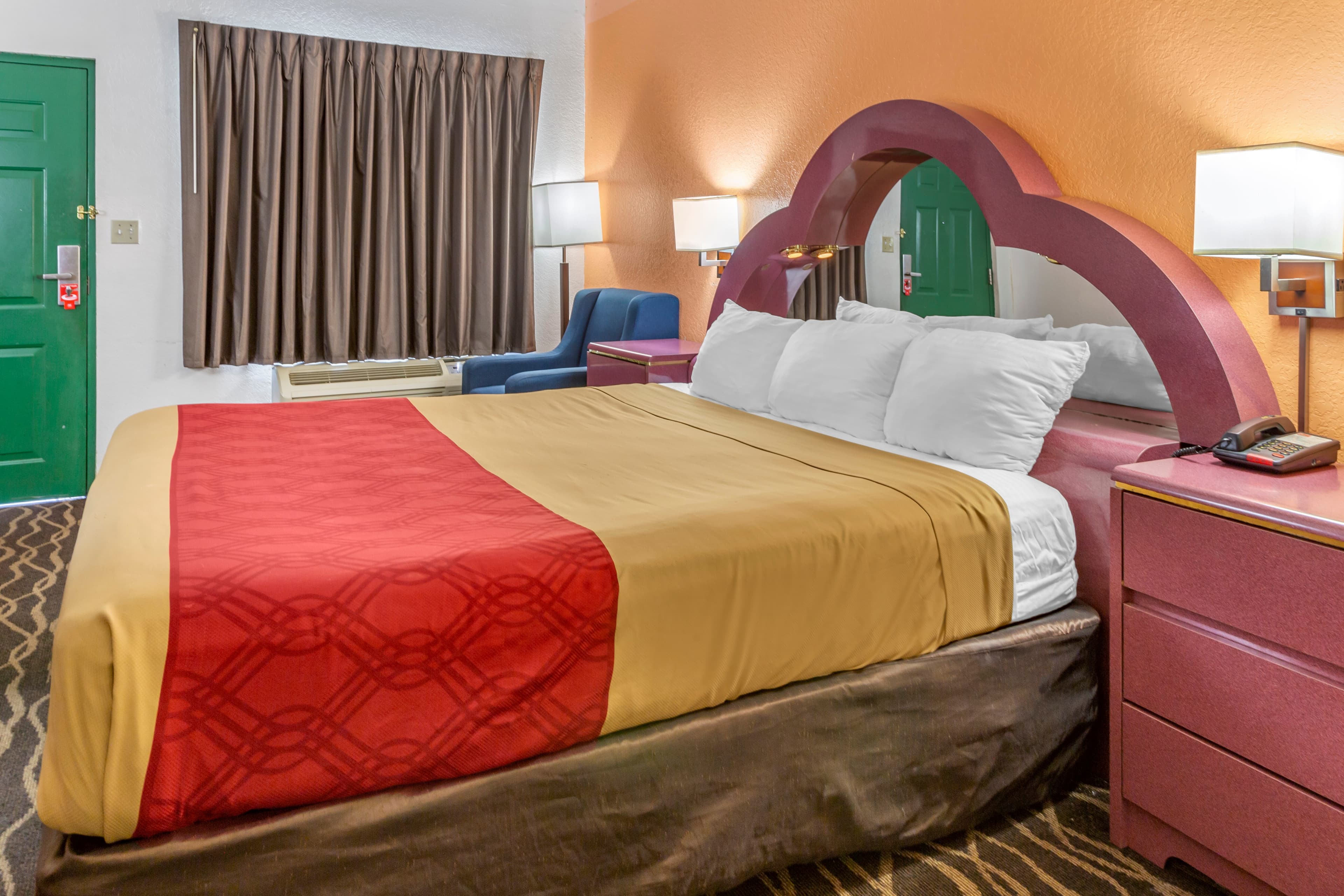 Econo Lodge Inn & Suites Albany North — 27