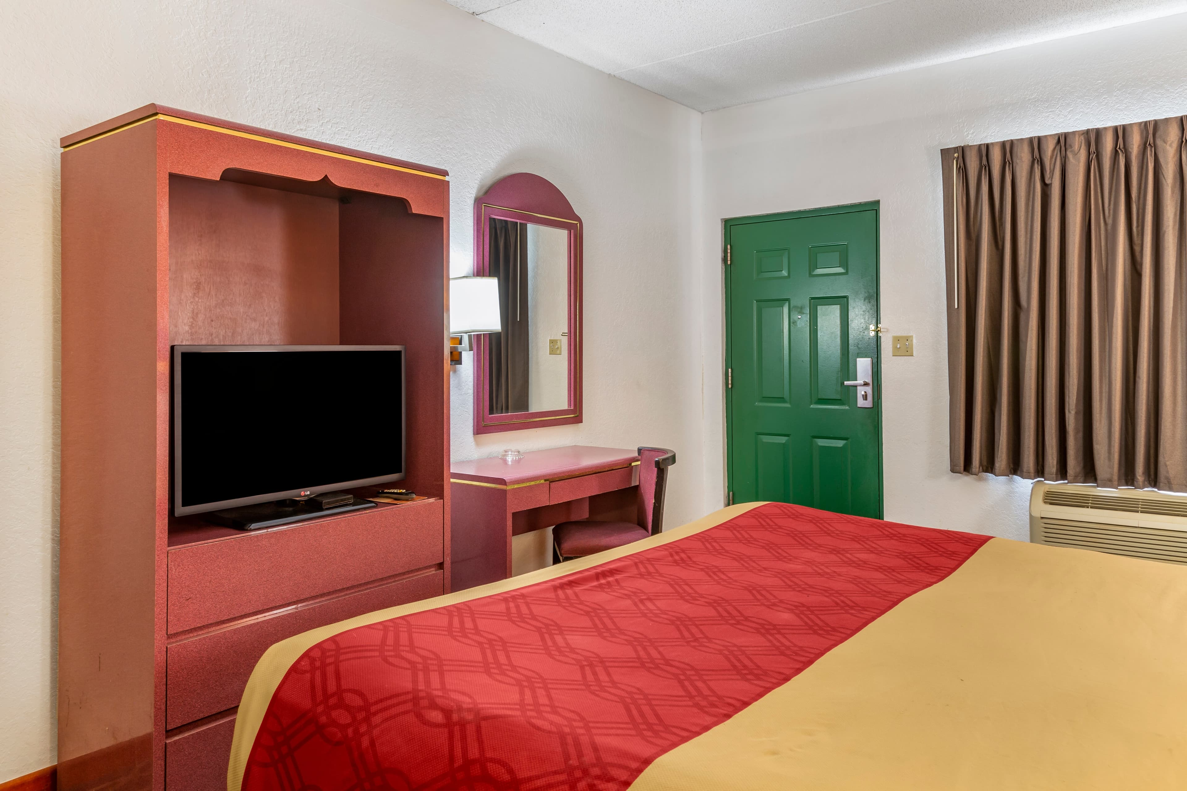 Econo Lodge Inn & Suites Albany North — 28