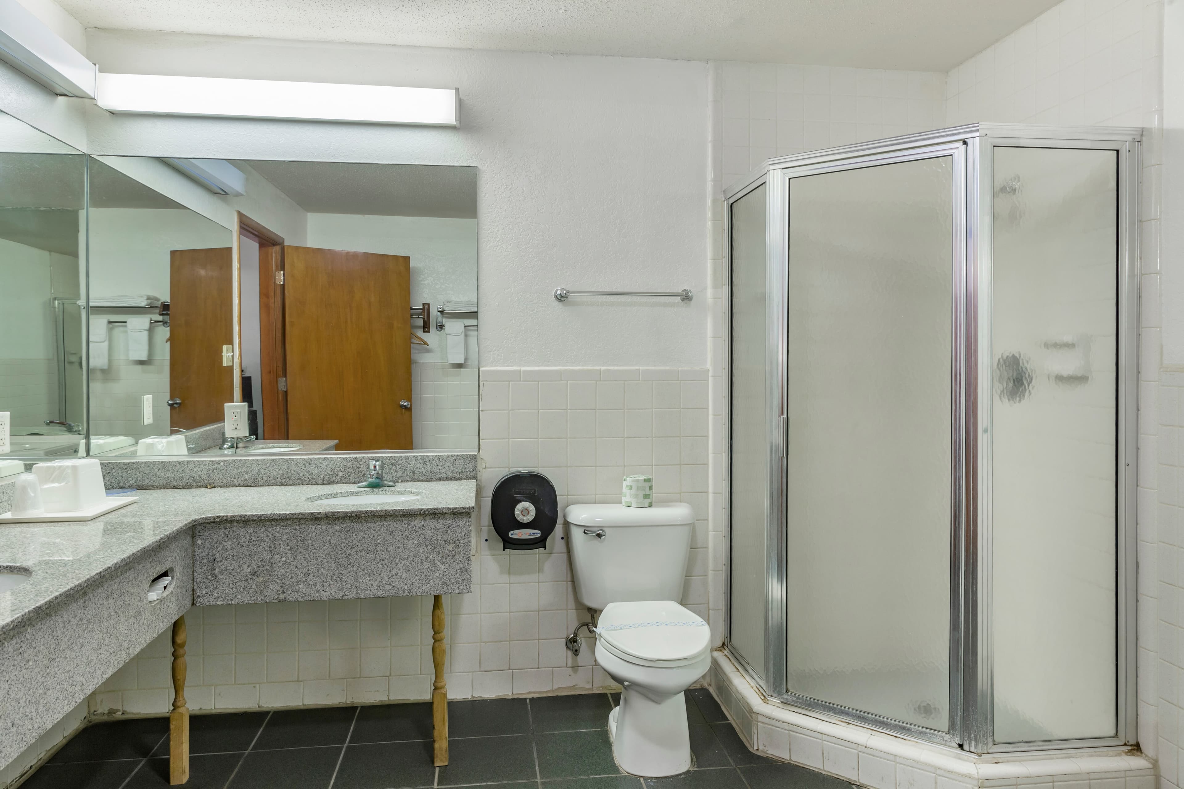 Econo Lodge Inn & Suites Albany North — 29