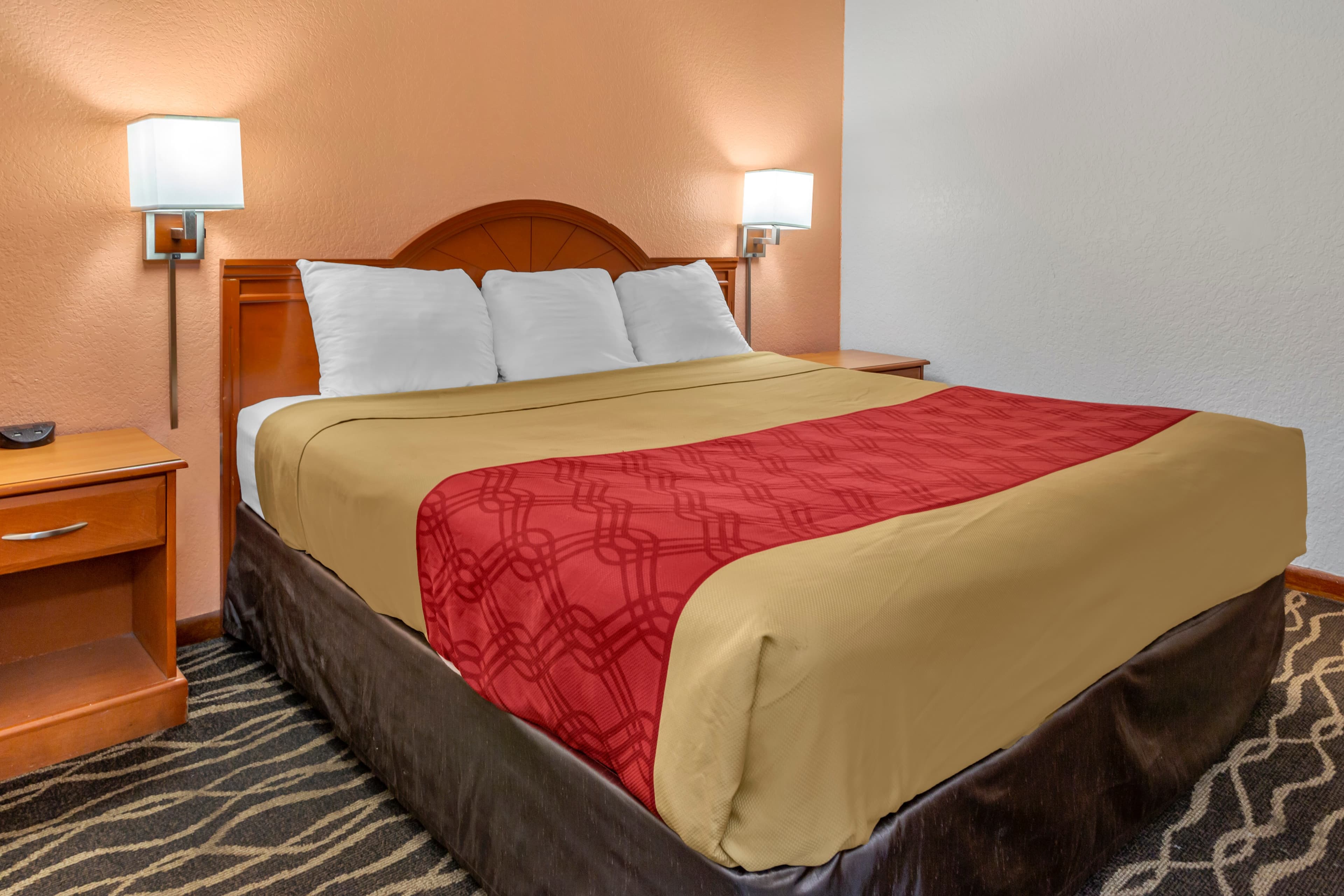 Econo Lodge Inn & Suites Albany North — 30