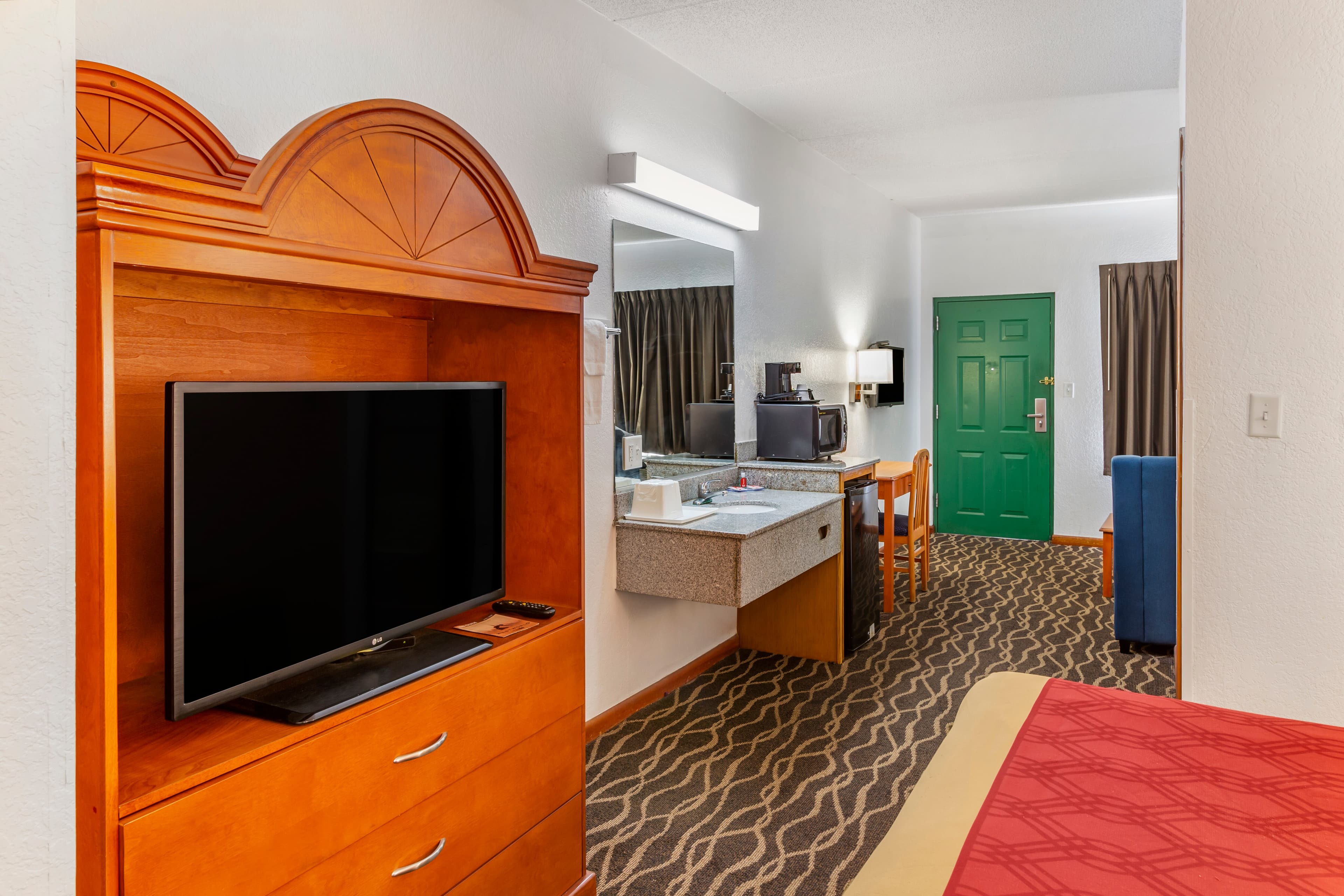 Econo Lodge Inn & Suites Albany North — 32