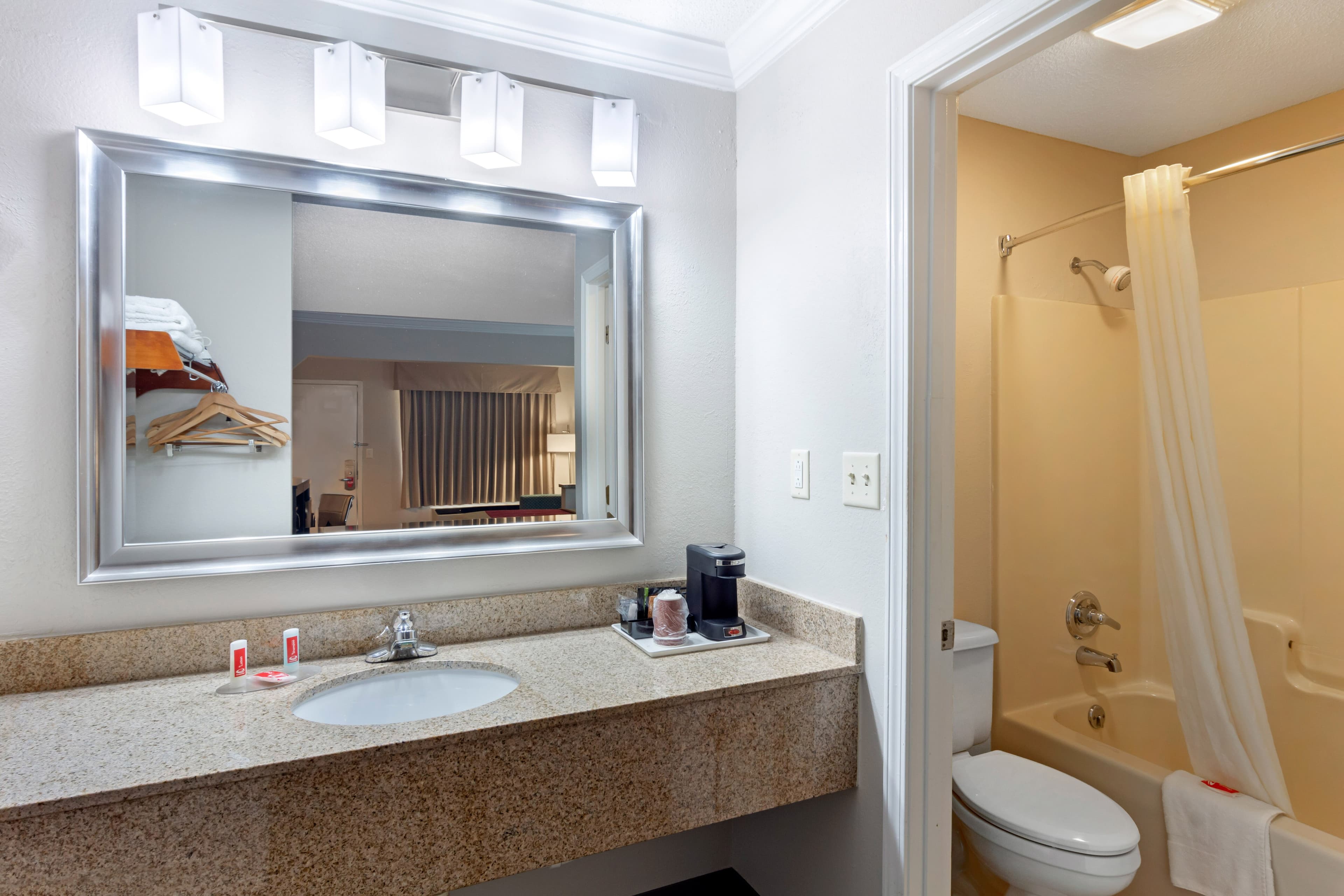 Econo Lodge Byron - Warner Robins — 19