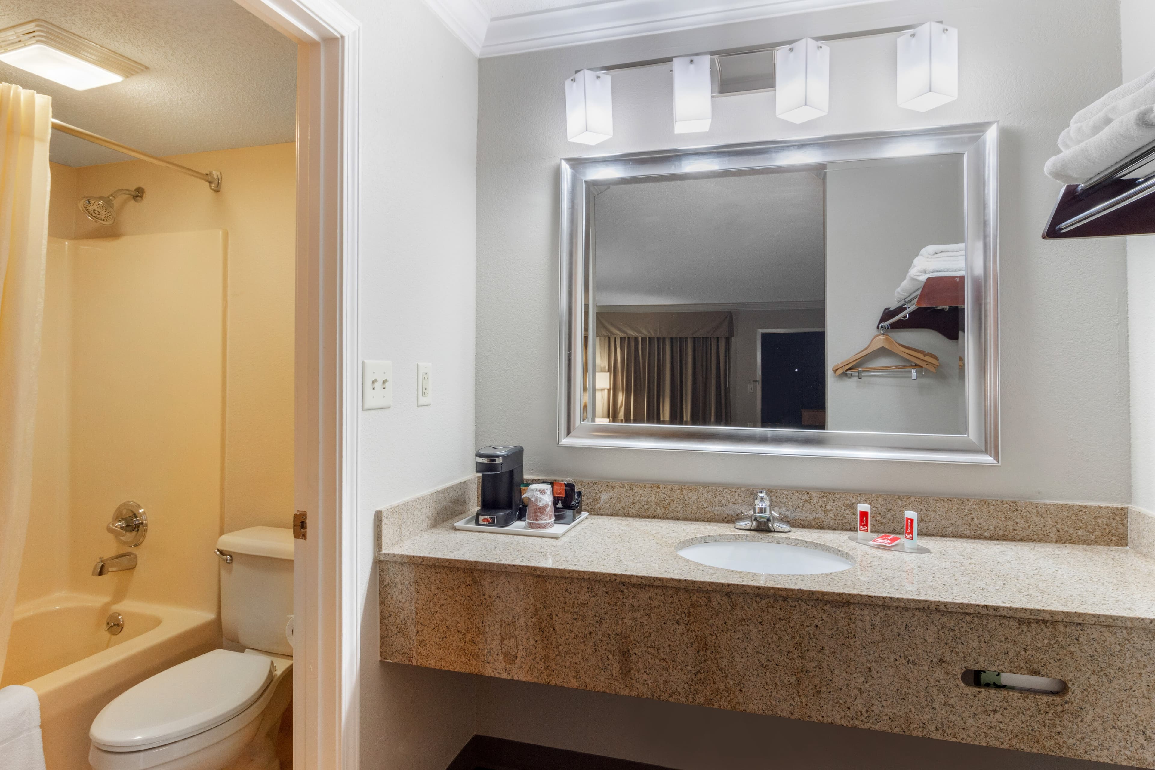 Econo Lodge Byron - Warner Robins — 23