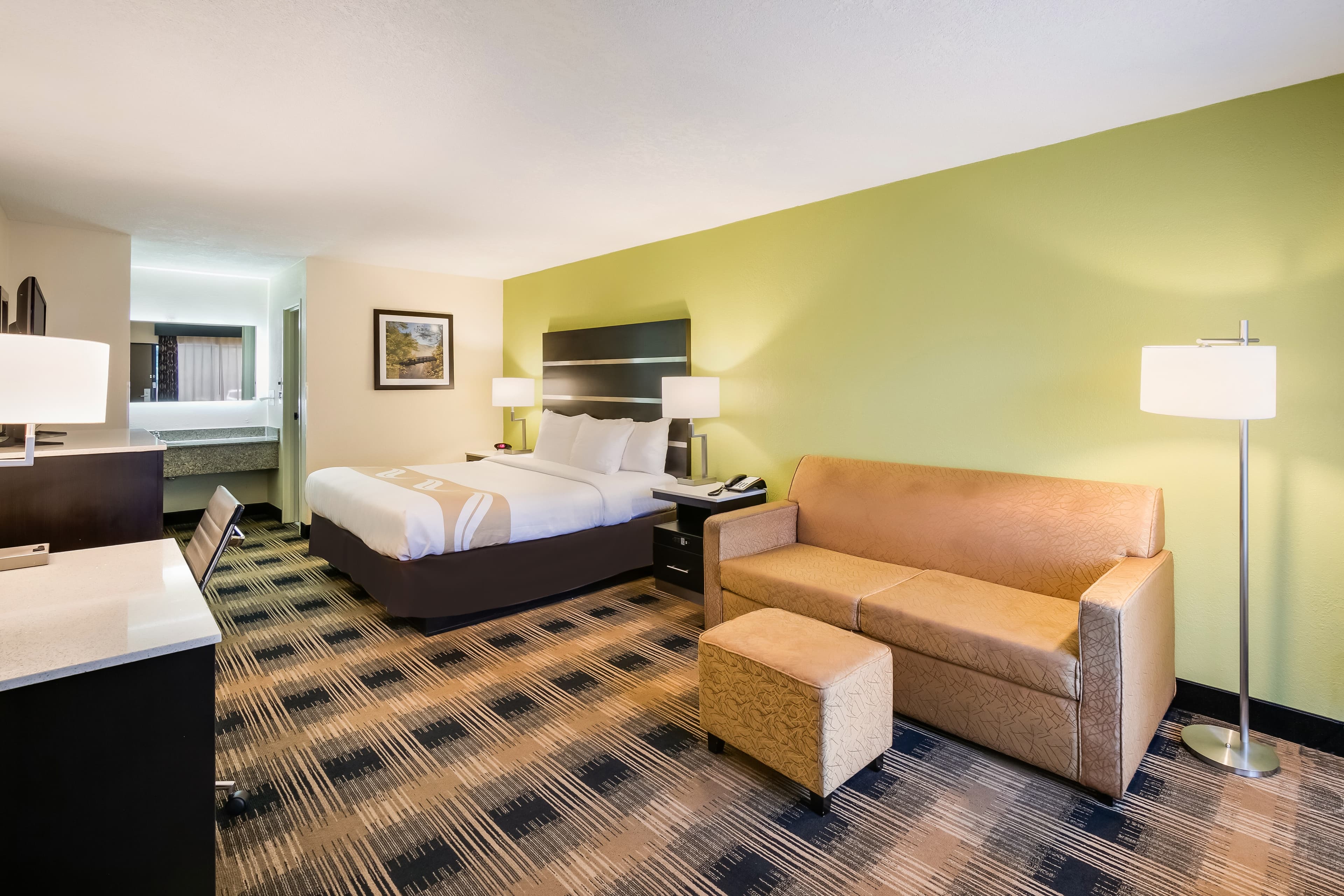 Quality Inn & Suites Mt. Chalet - Image 4