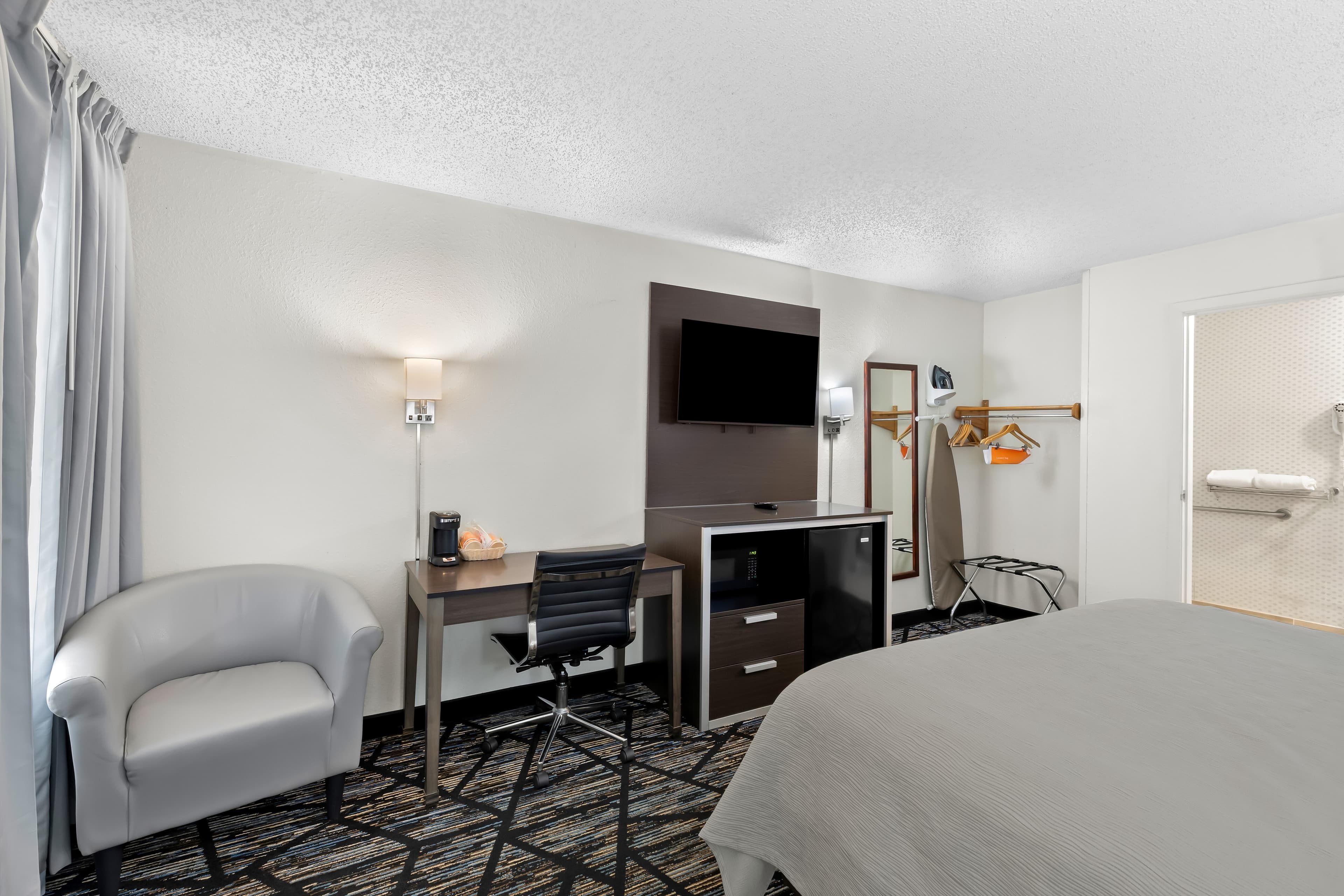 Quality Inn Northlake - Image 3