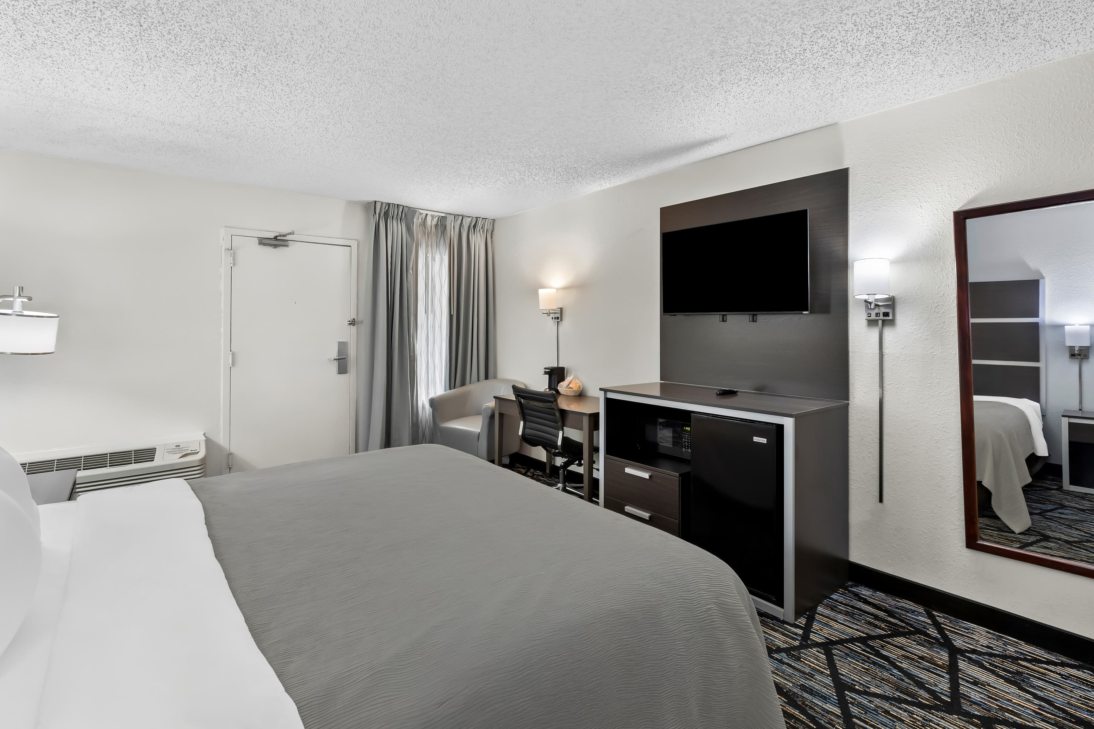Quality Inn Northlake - Image 4