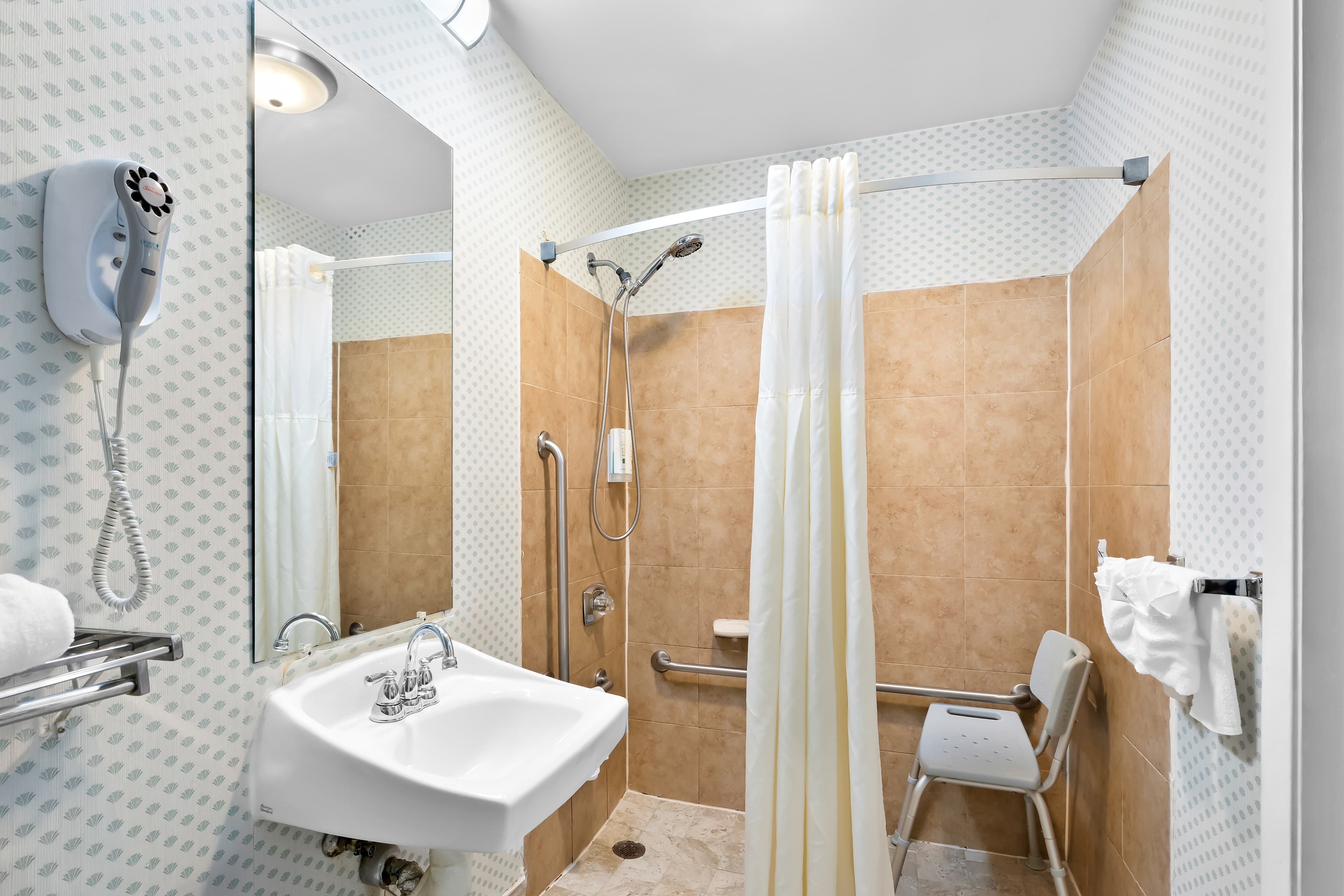 Quality Inn Northlake - Image 5