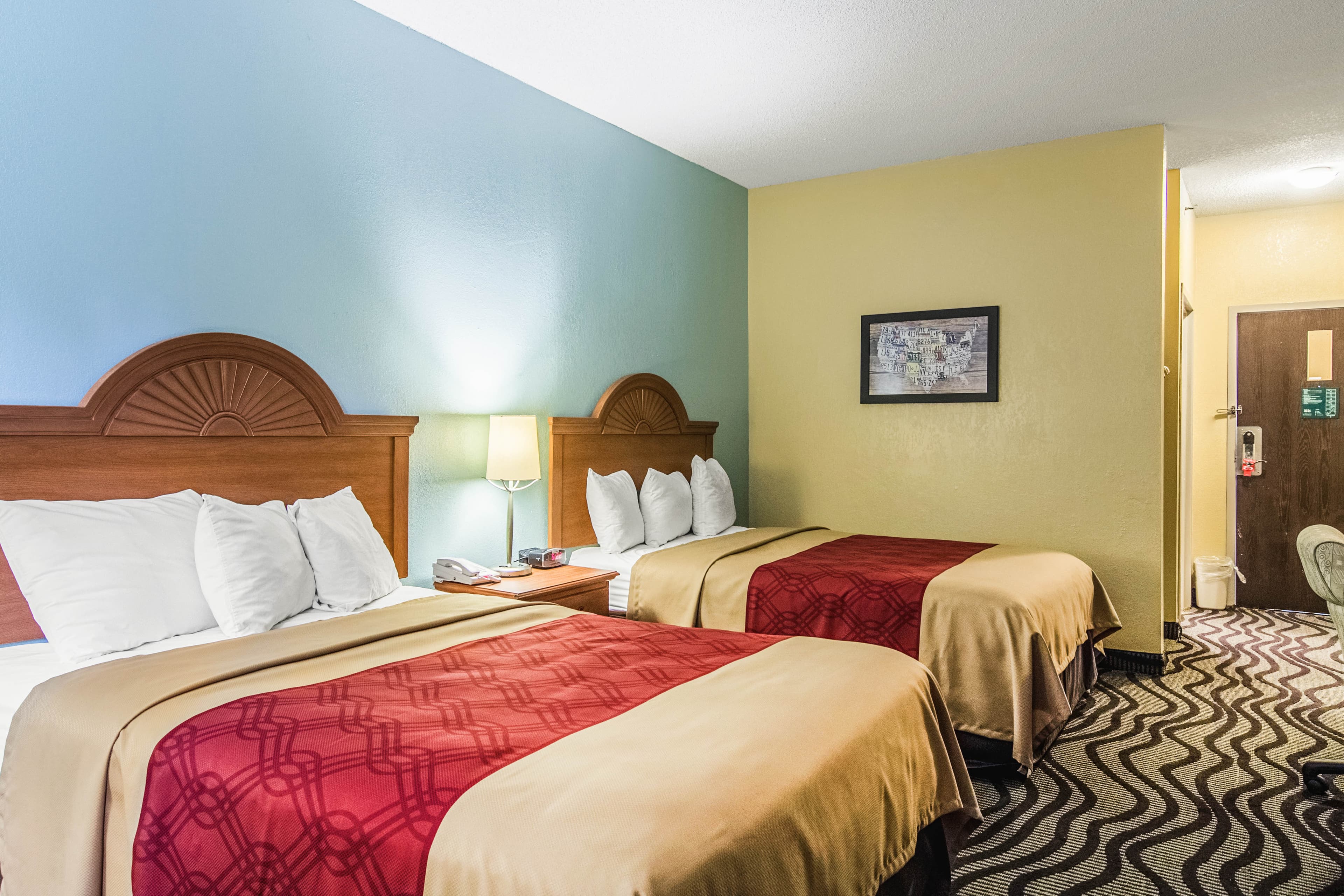 Econo Lodge Darien - Image 2