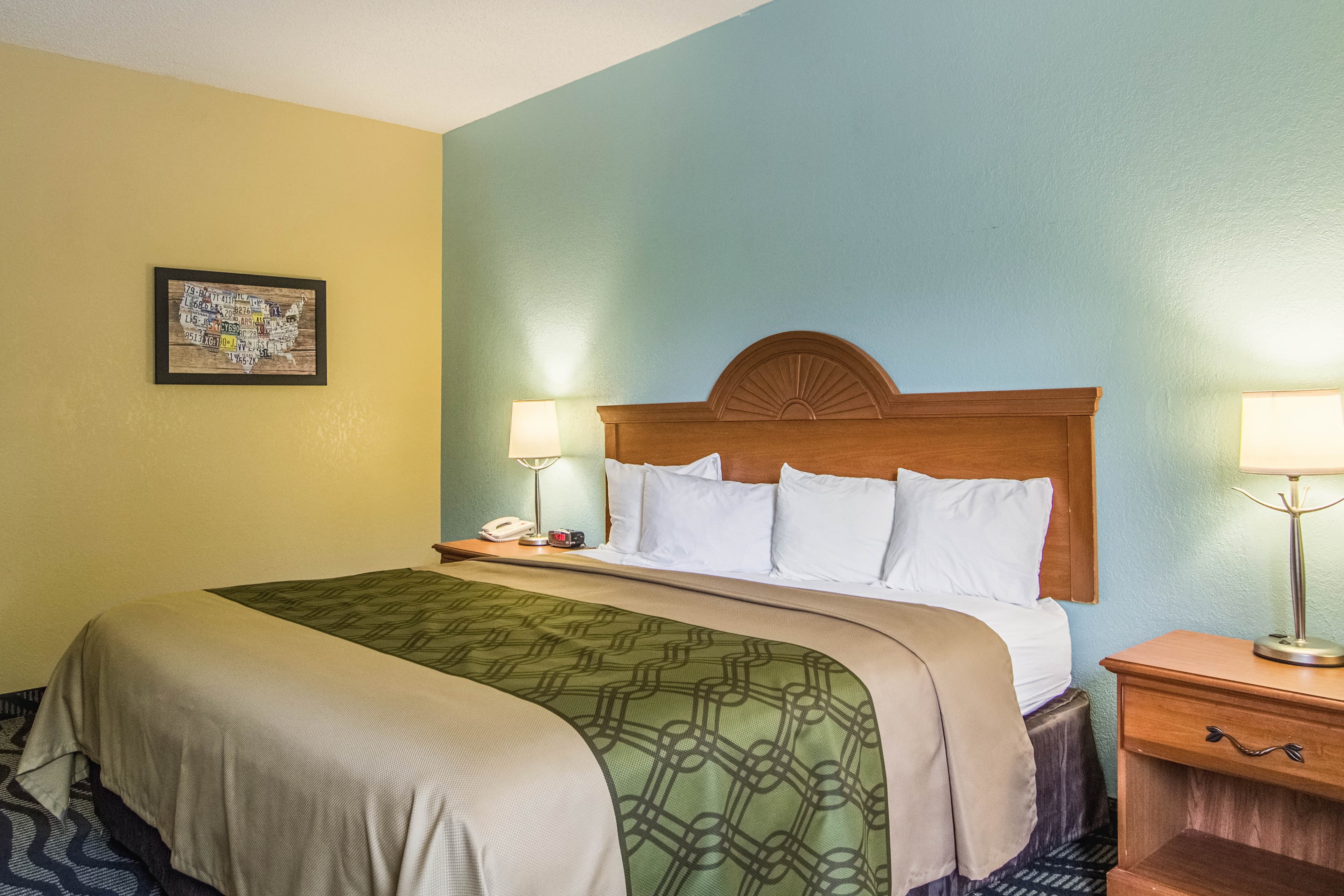 Econo Lodge Darien — 11