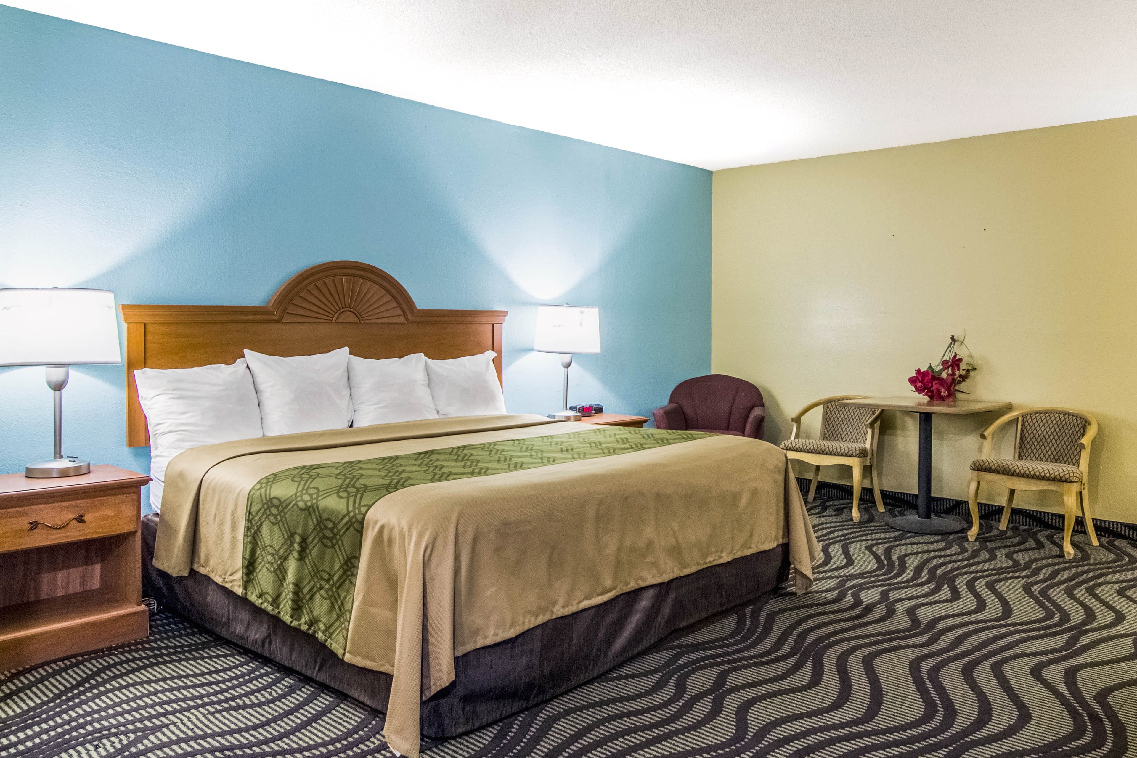 Econo Lodge Darien — 24