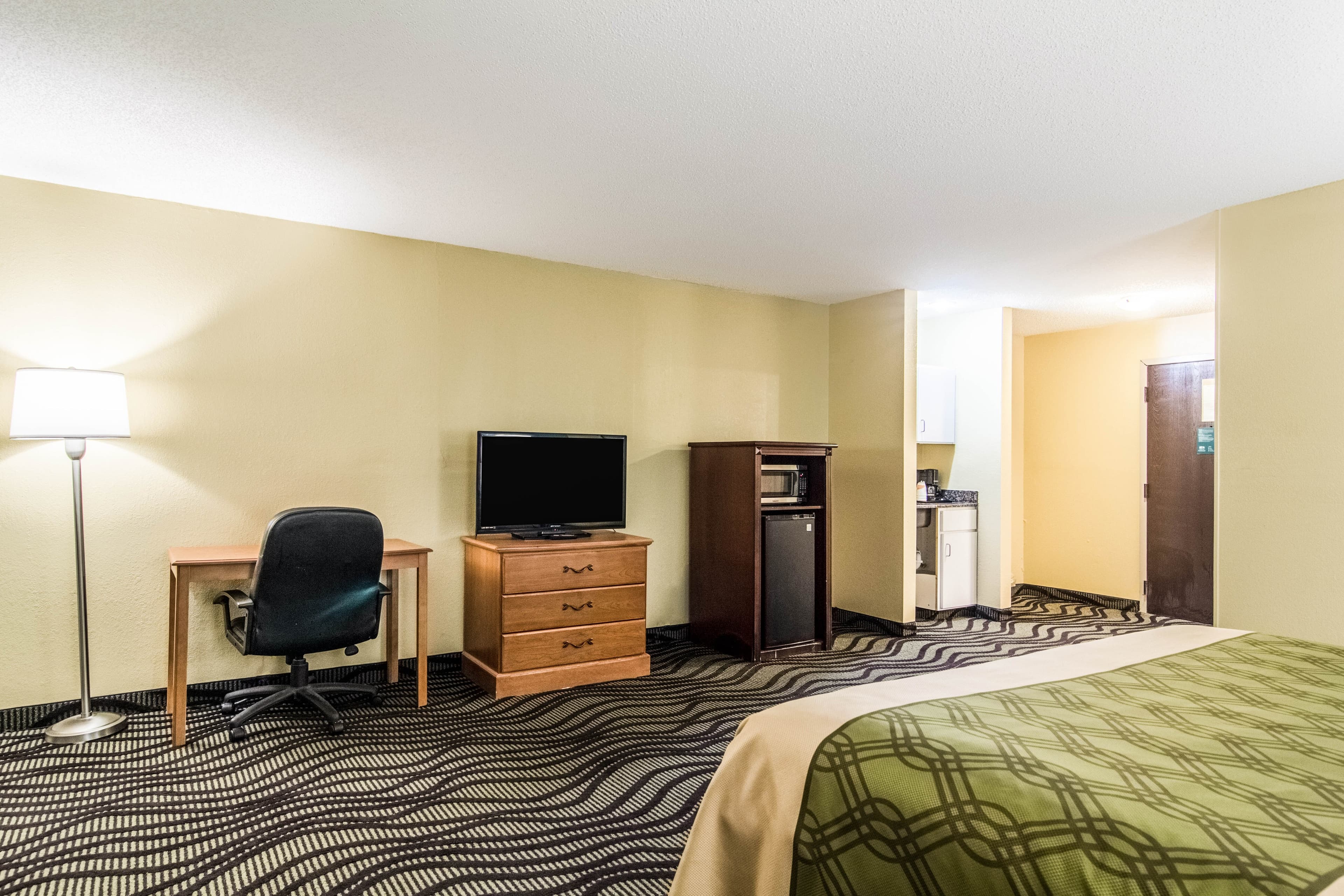 Econo Lodge Darien — 25