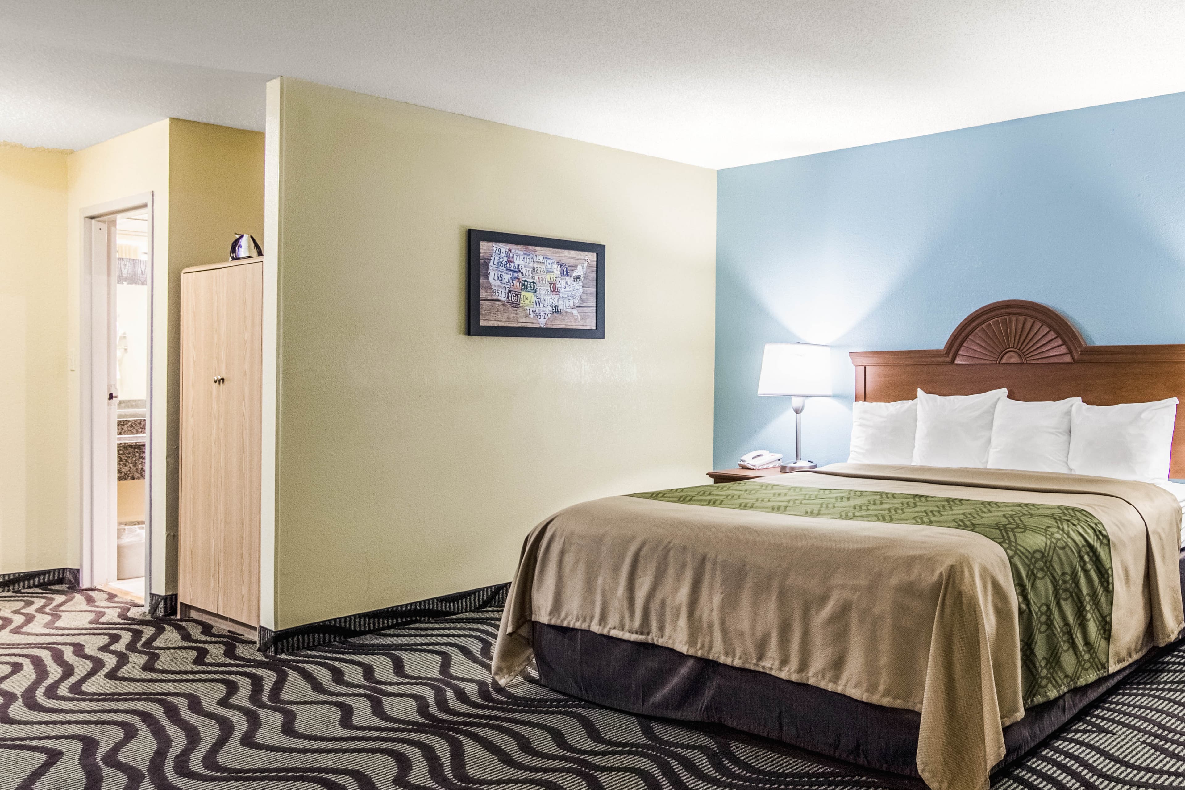 Econo Lodge Darien — 26