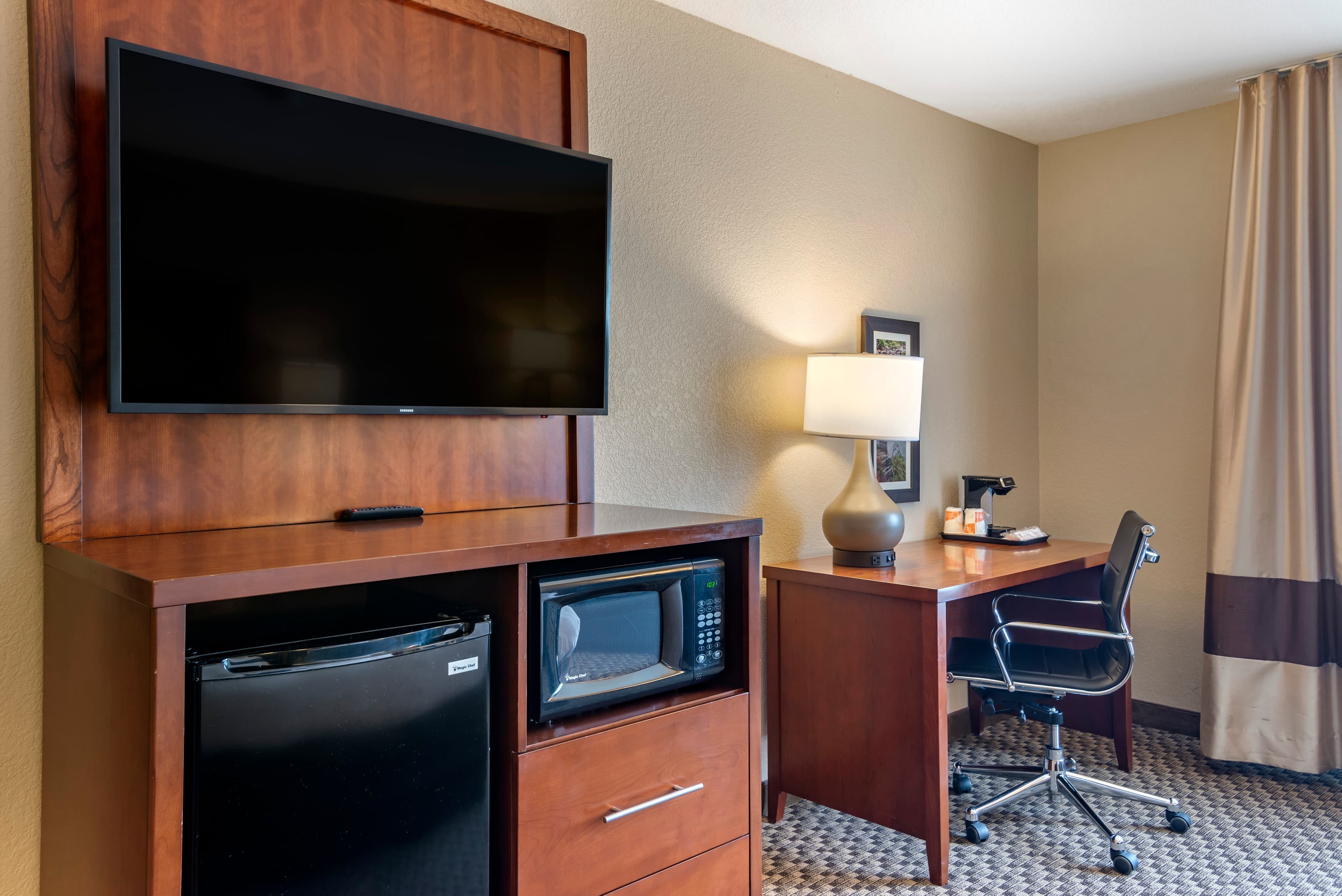 Comfort Inn & Suites Blue Ridge — 9