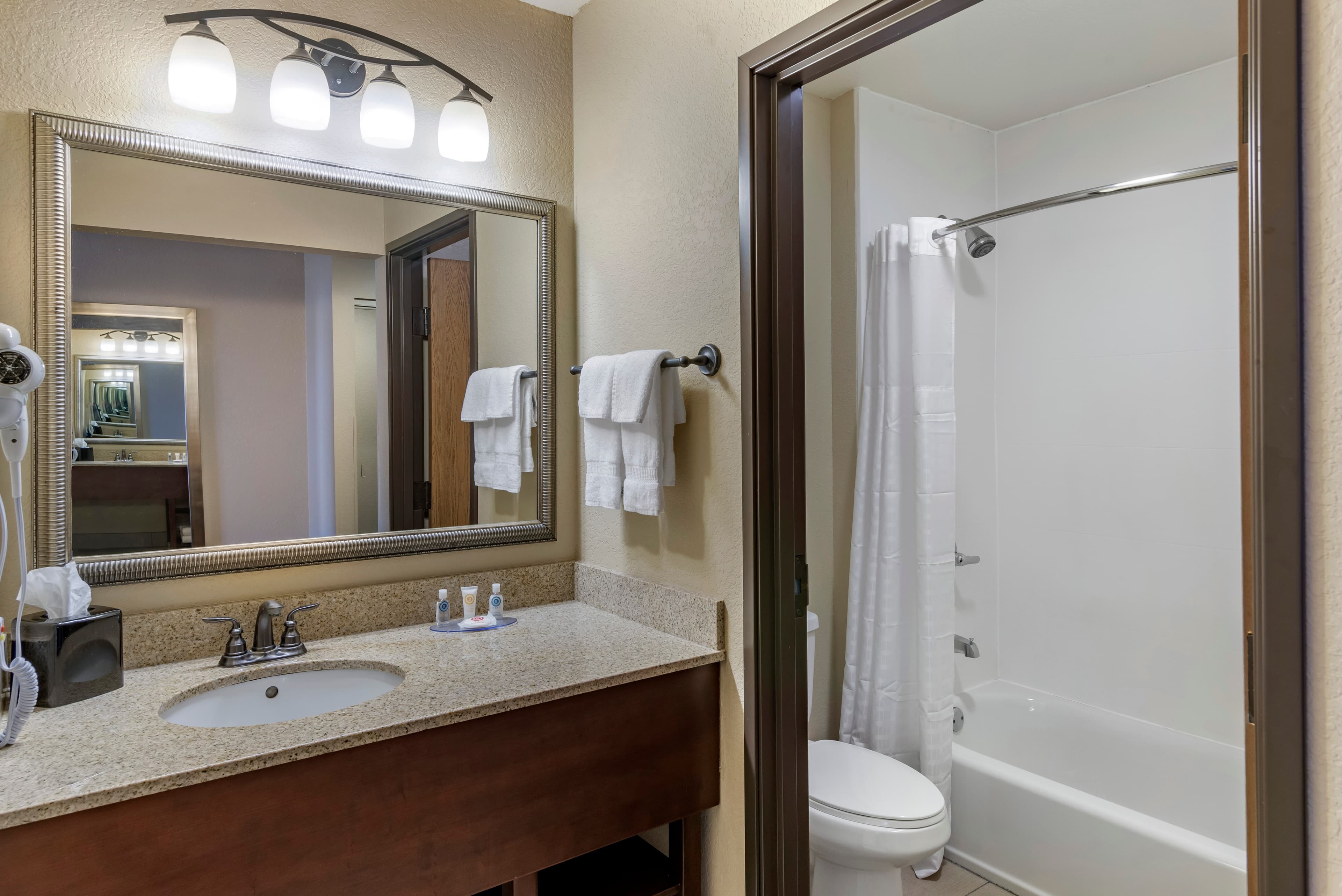 Comfort Inn & Suites Blue Ridge — 10