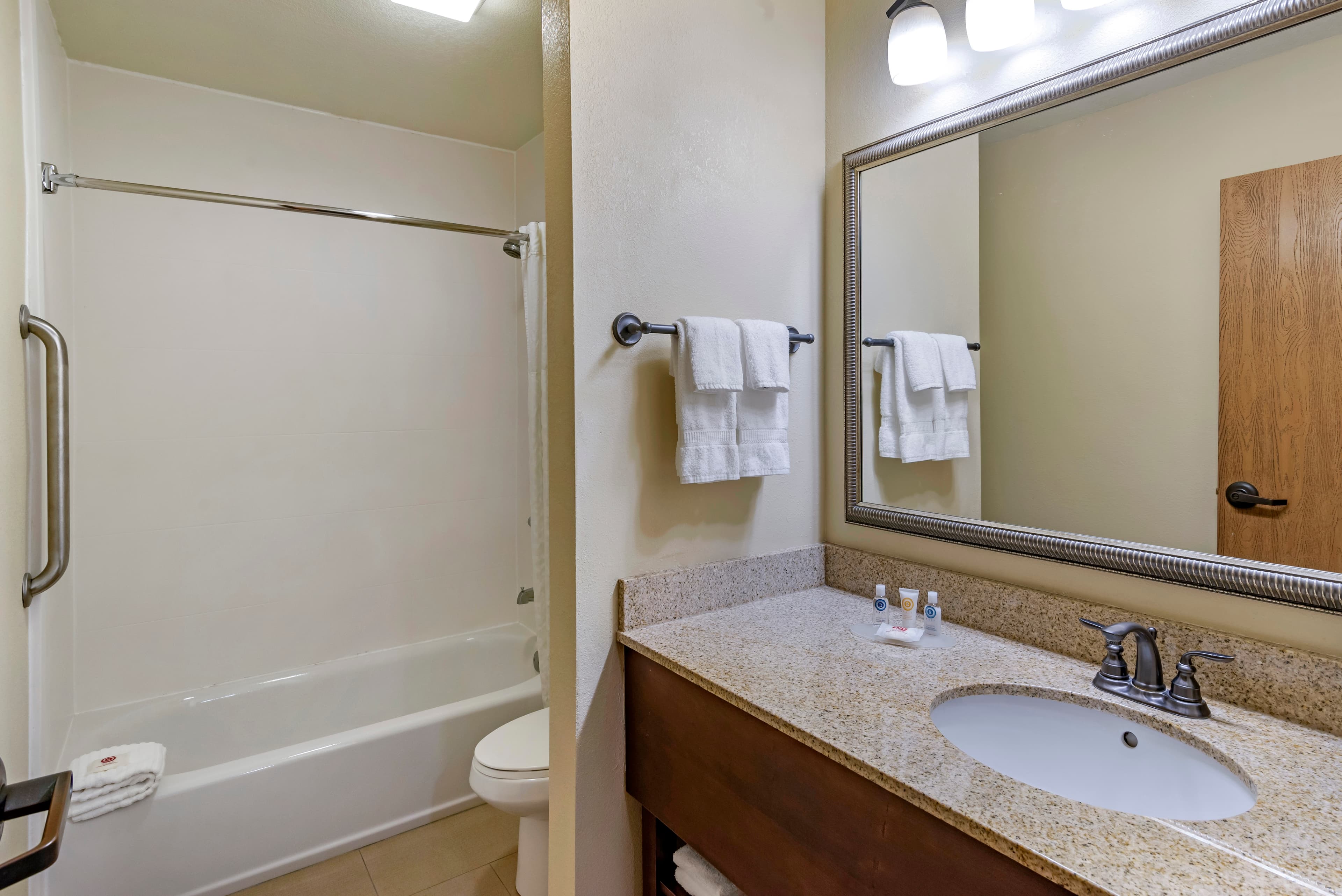 Comfort Inn & Suites Blue Ridge — 14
