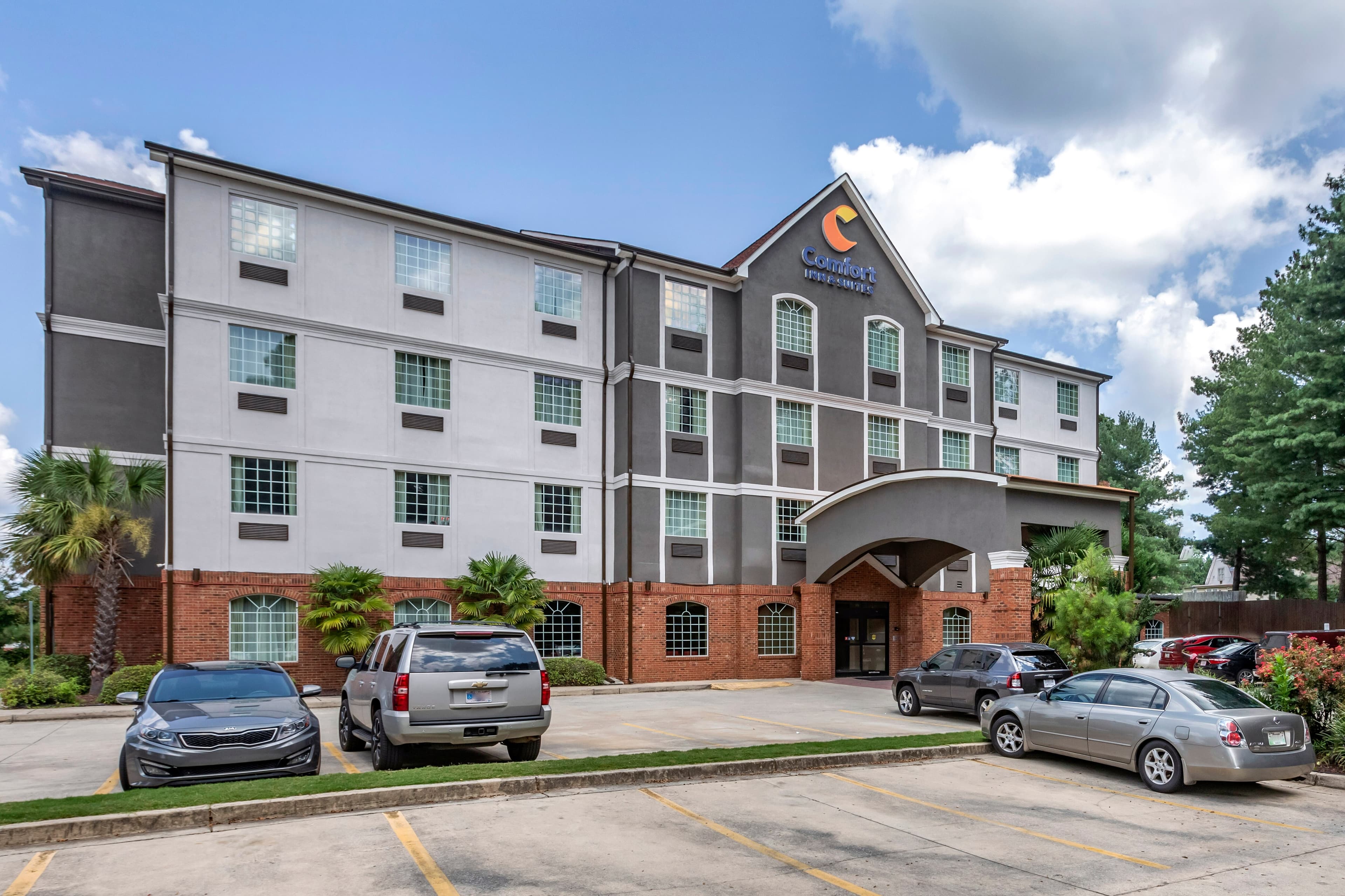 Comfort Inn & Suites Villa Rica - Image 1