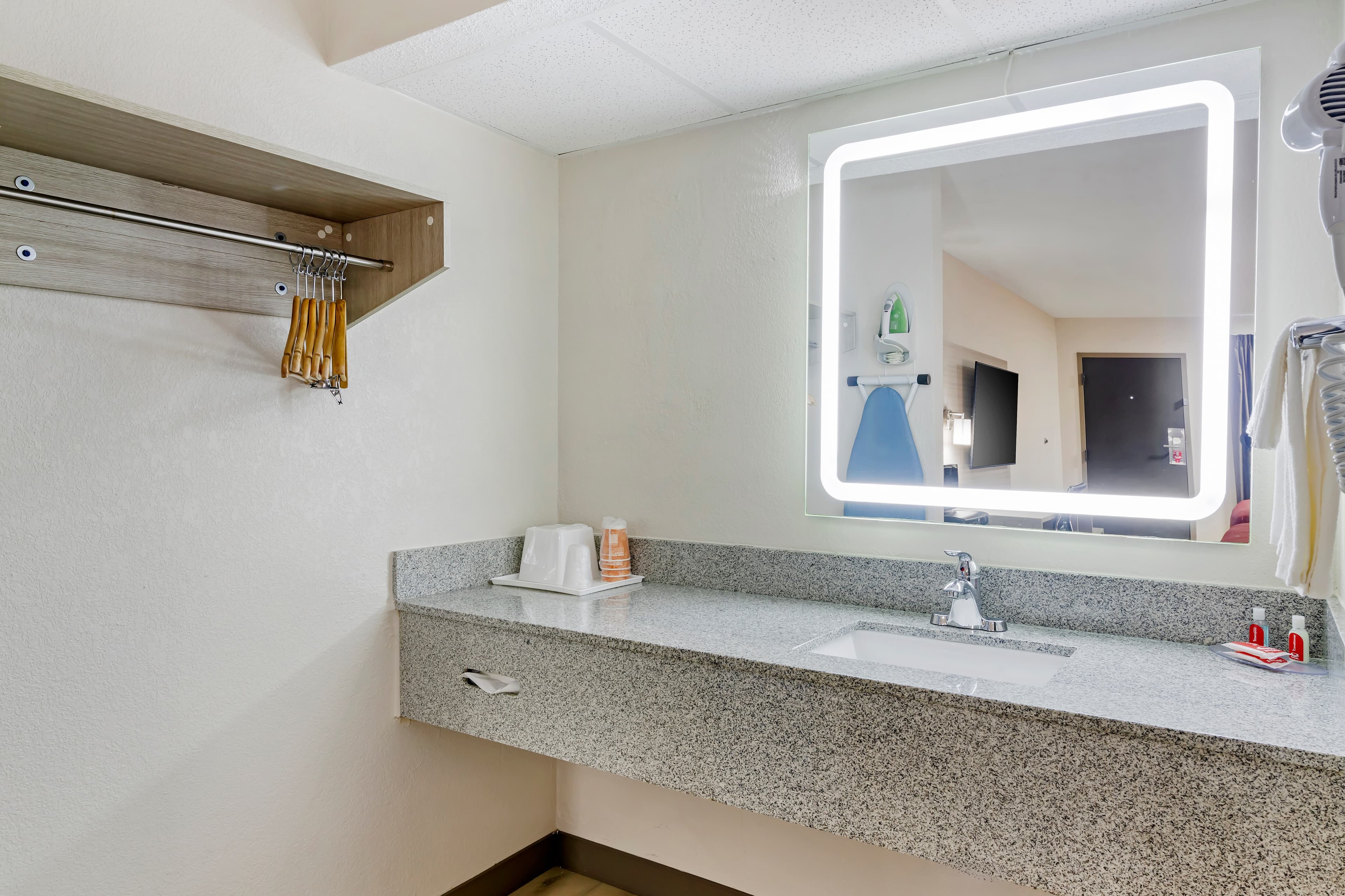 Econo Lodge Augusta, Downtown — 12