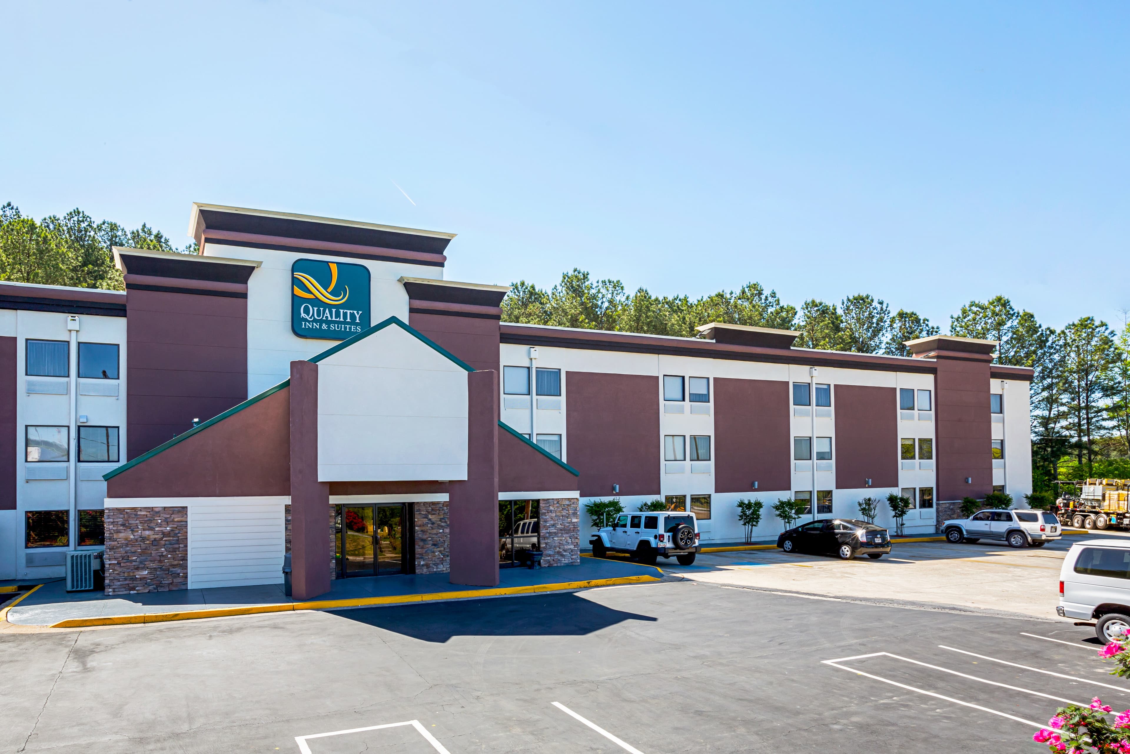 Quality Inn & Suites near Six Flags East - Image 1