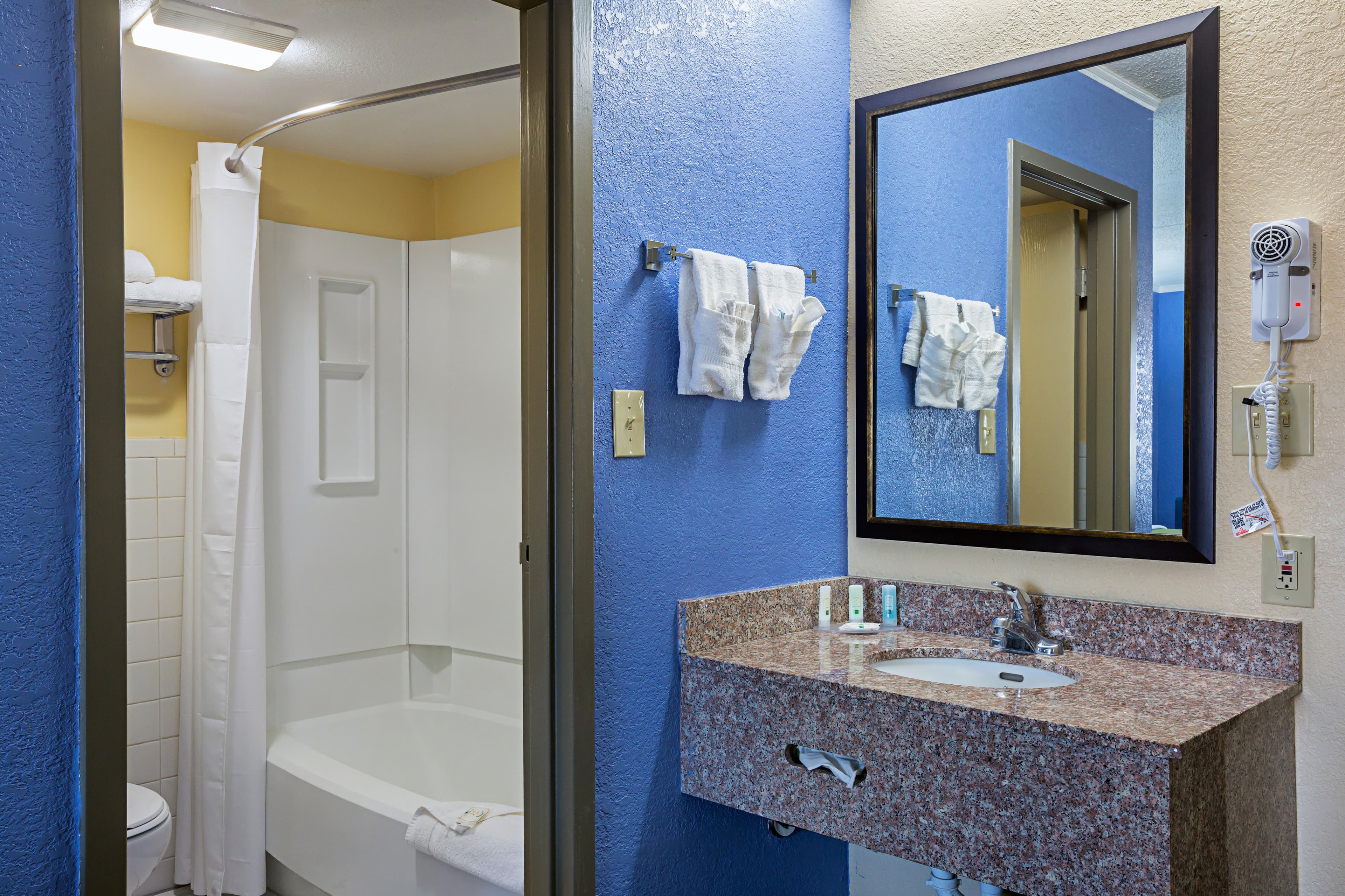 Quality Inn & Suites near Six Flags East - Image 5