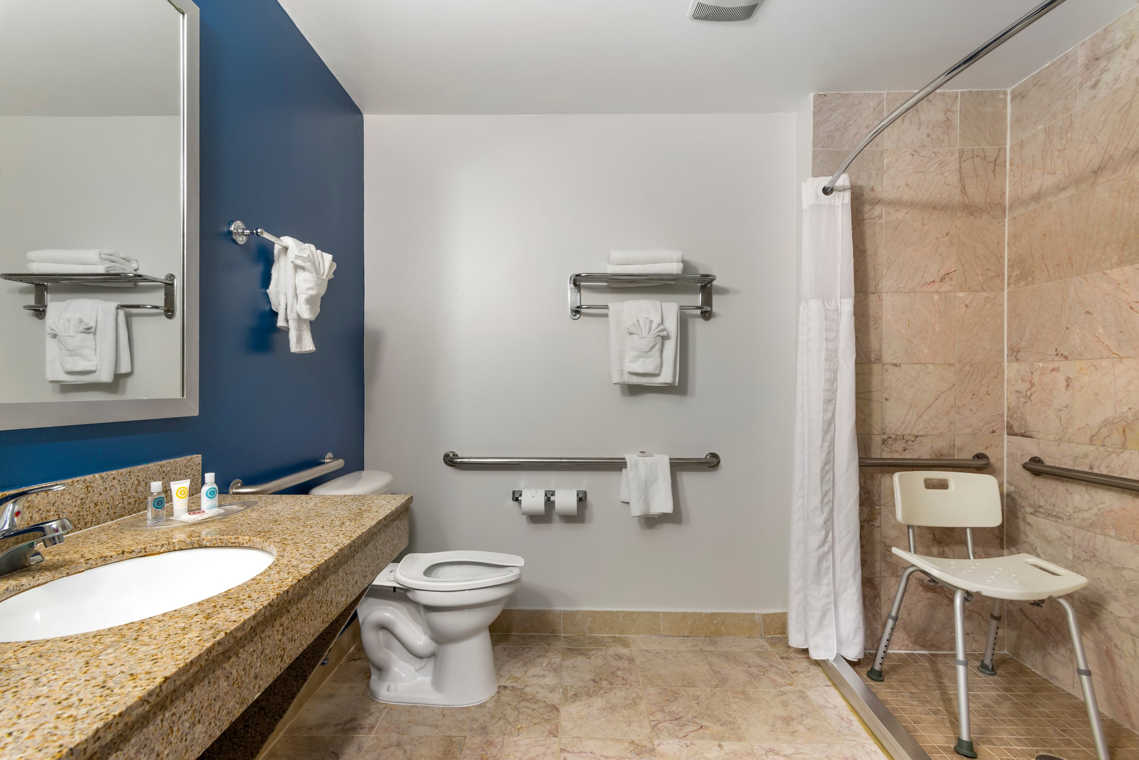 Comfort Suites Atlanta Airport - Image 4