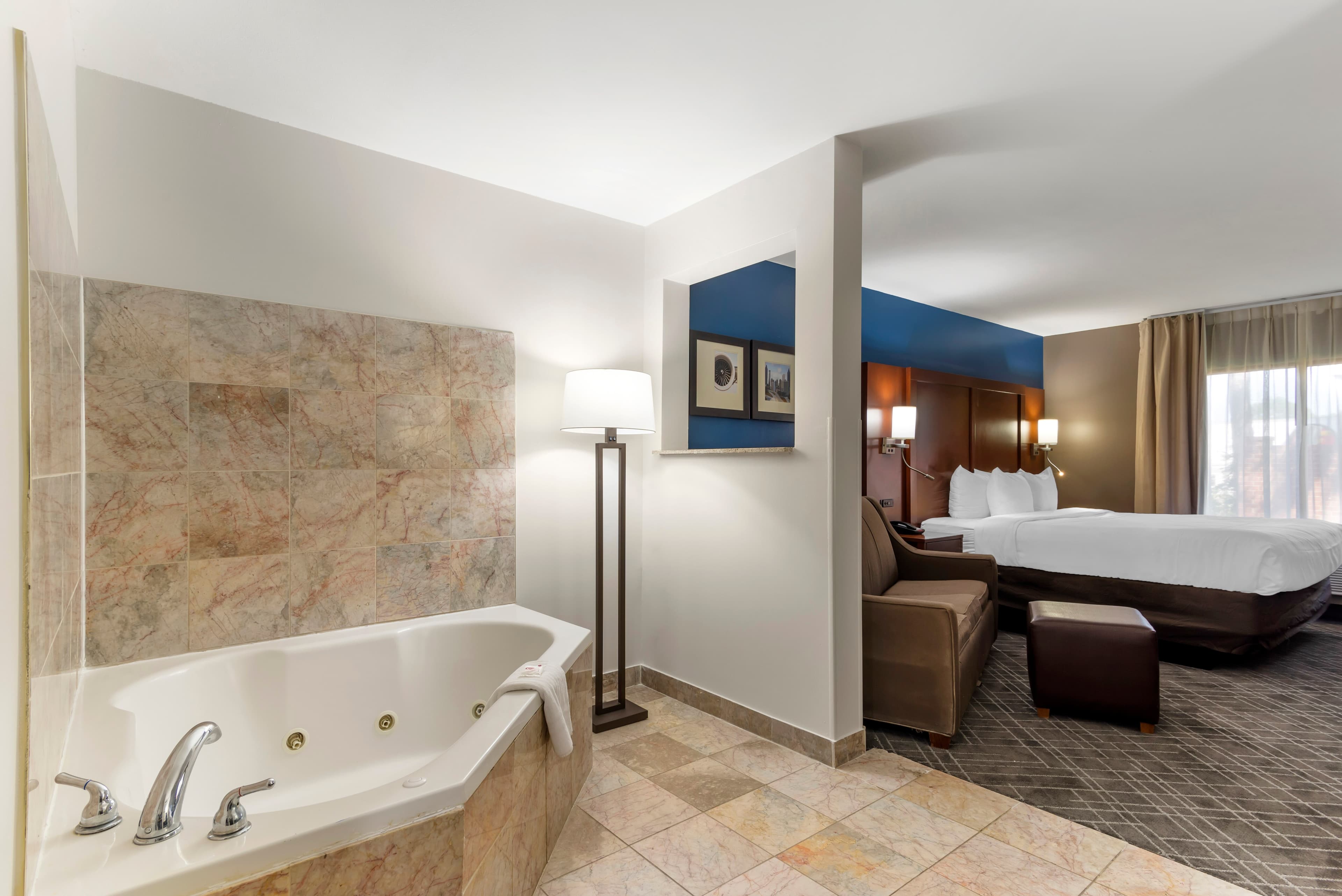 Comfort Suites Atlanta Airport — 11