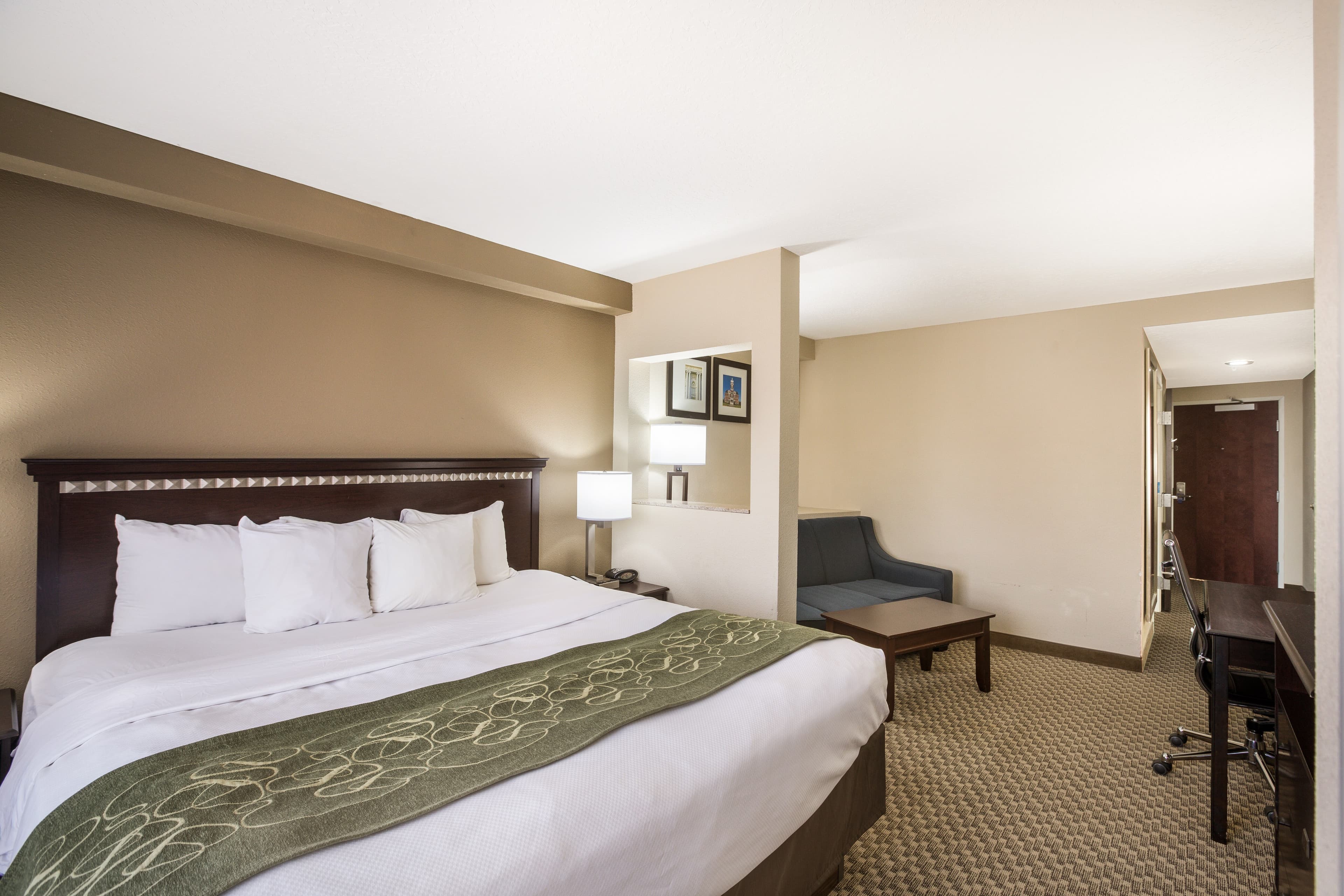 Comfort Suites Forsyth near I-75 - Image 5