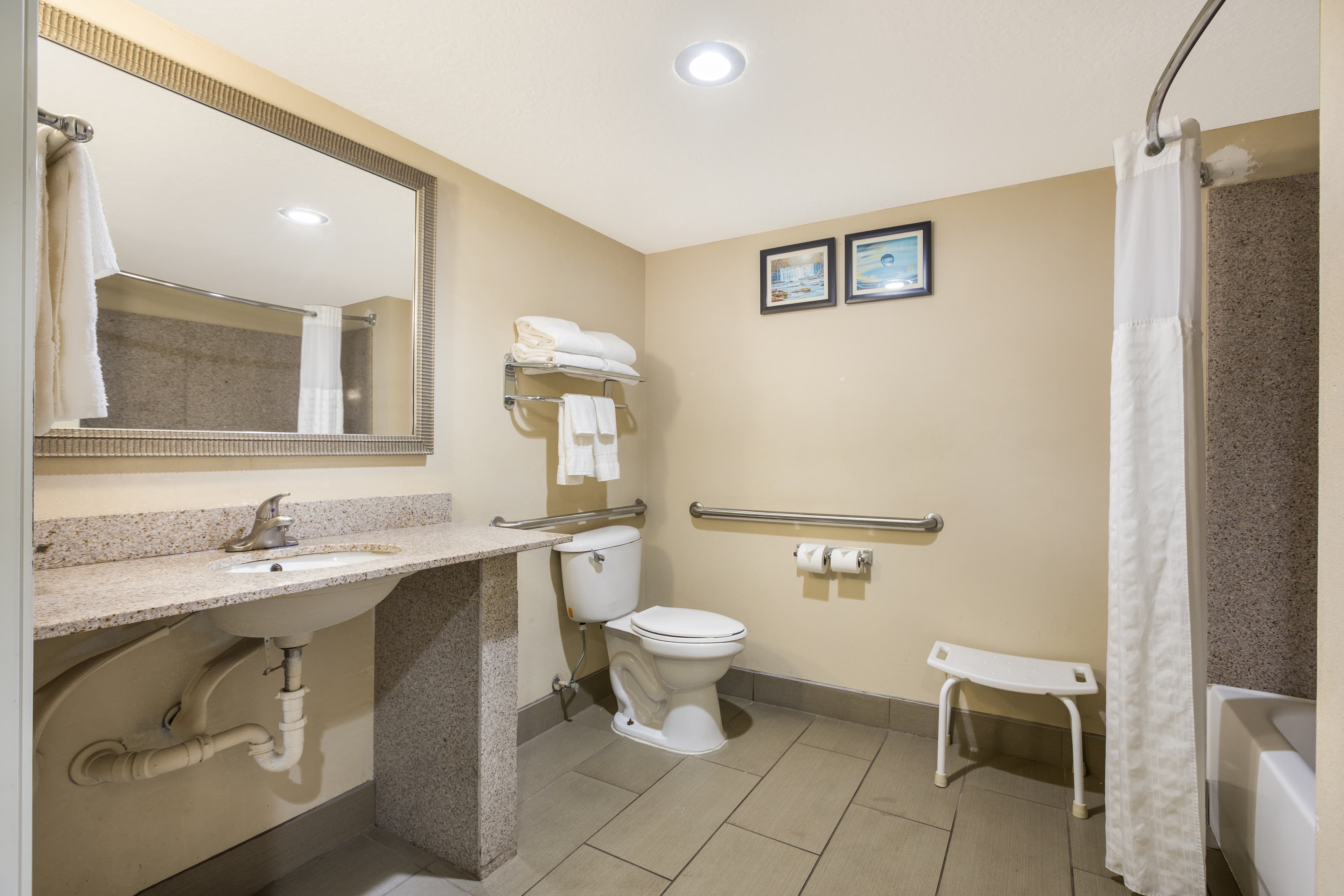 Comfort Suites Forsyth near I-75 — 6