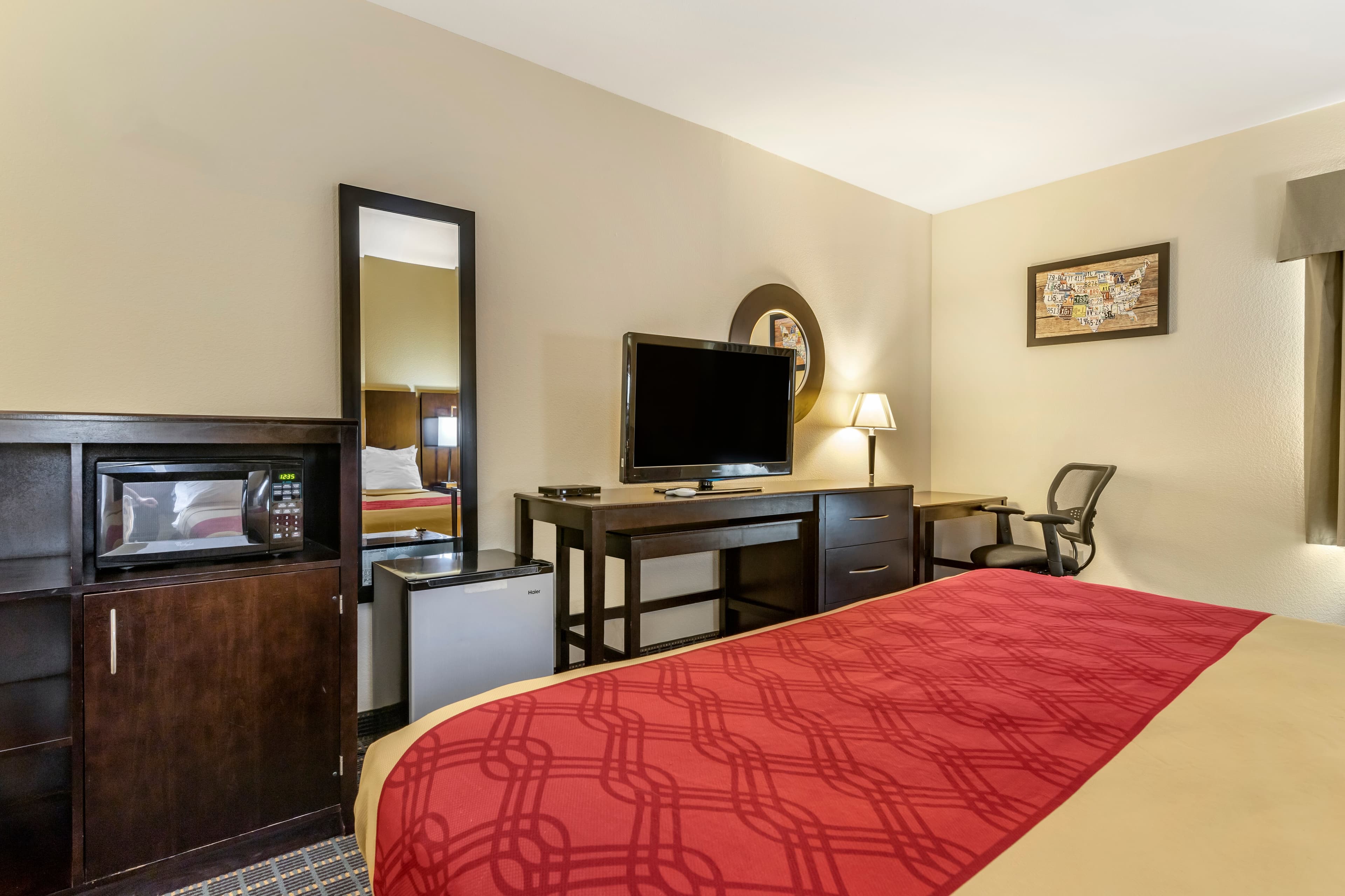 Econo Lodge Brunswick Travel Center - Image 3