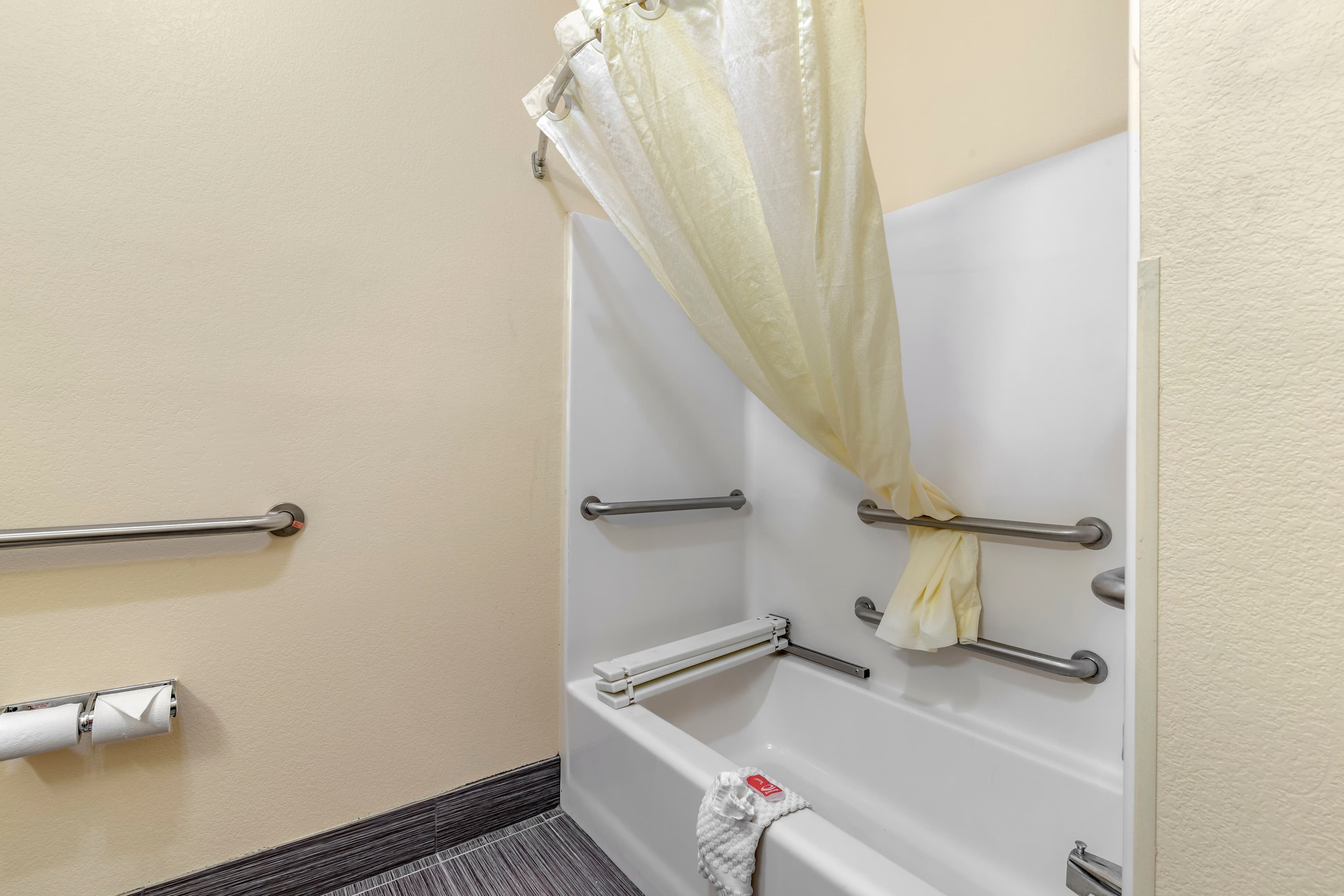 Econo Lodge Brunswick Travel Center - Image 5