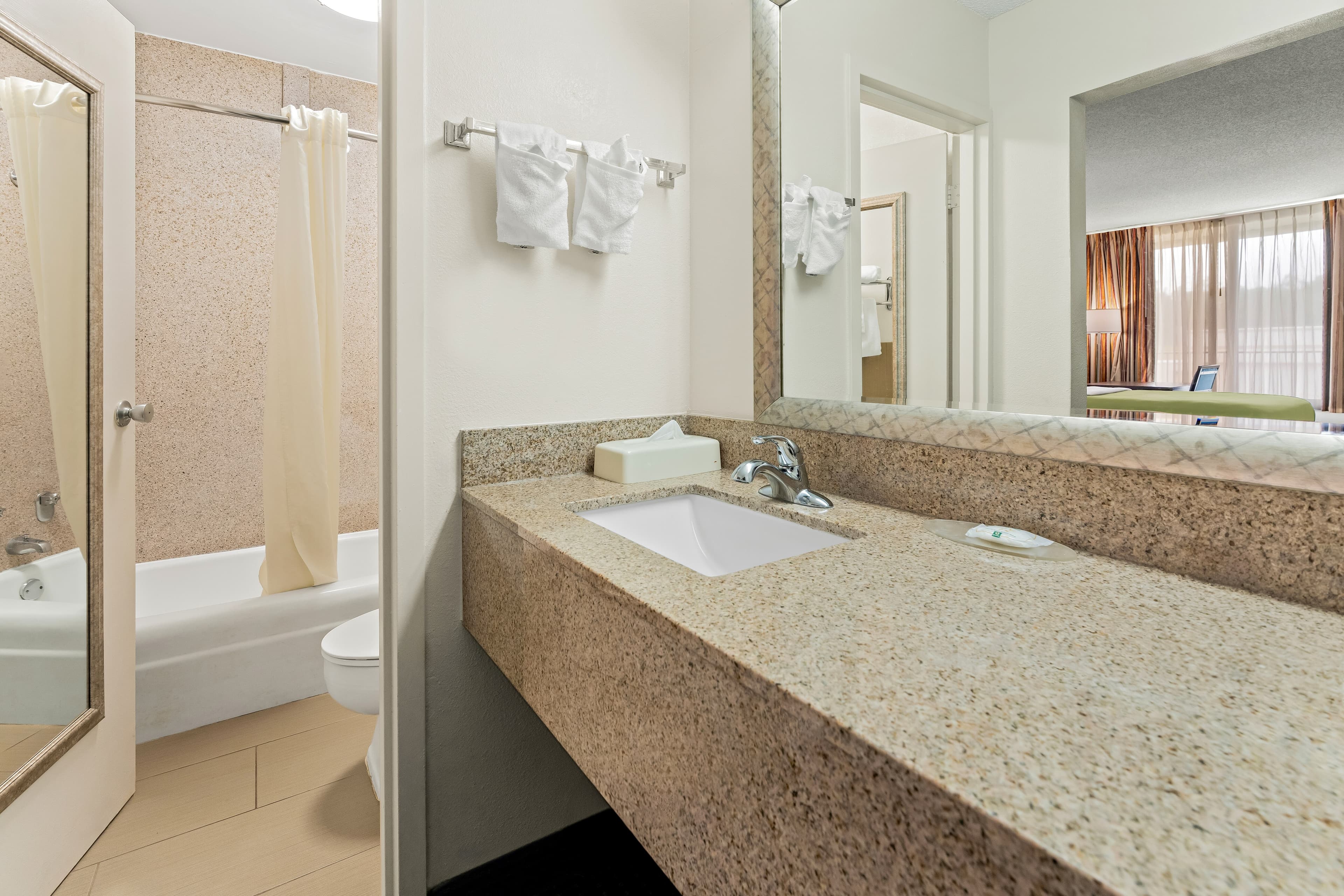 Quality Inn Americus - Image 2