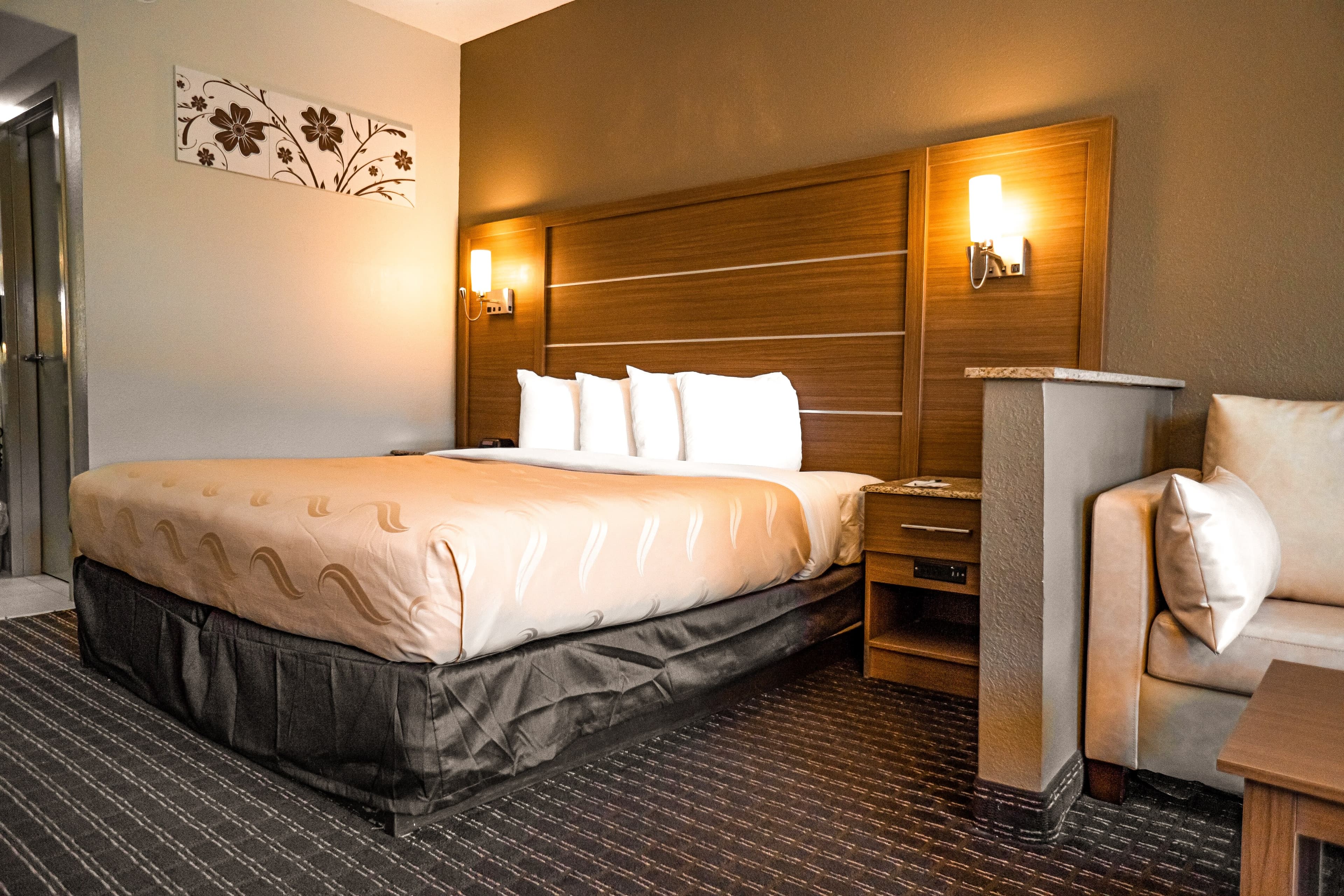 Quality Inn & Suites near Six Flags - Austell — 30