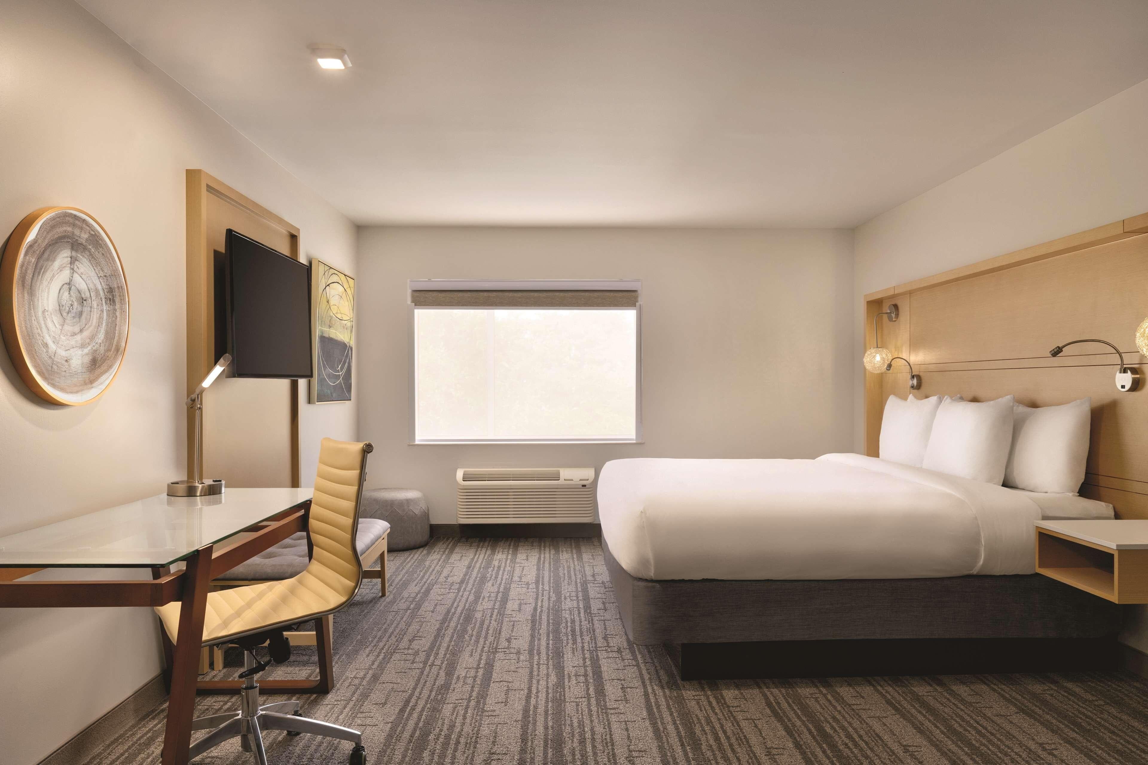 Radisson Hotel Atlanta Airport - Image 2