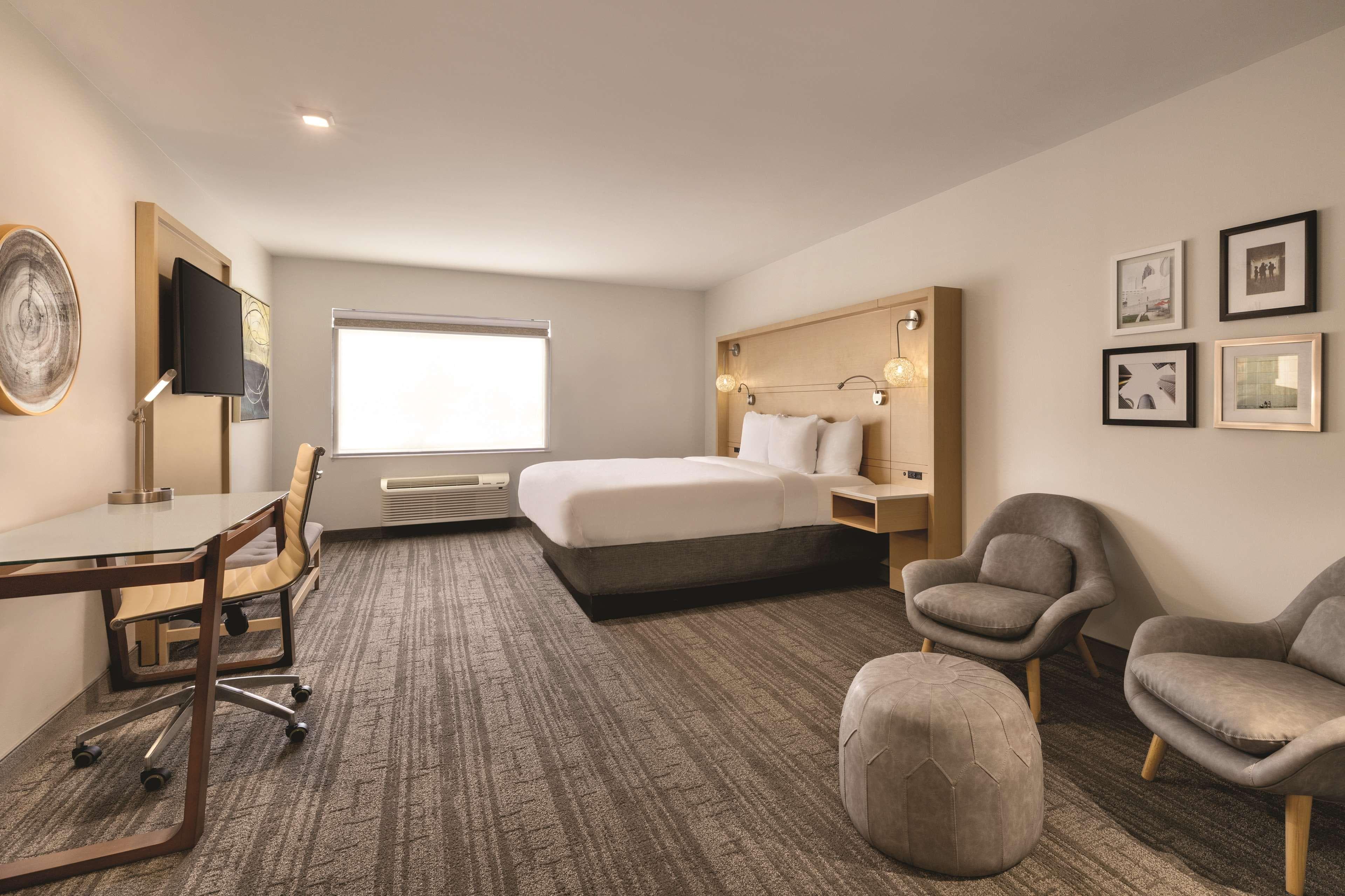 Radisson Hotel Atlanta Airport - Image 3