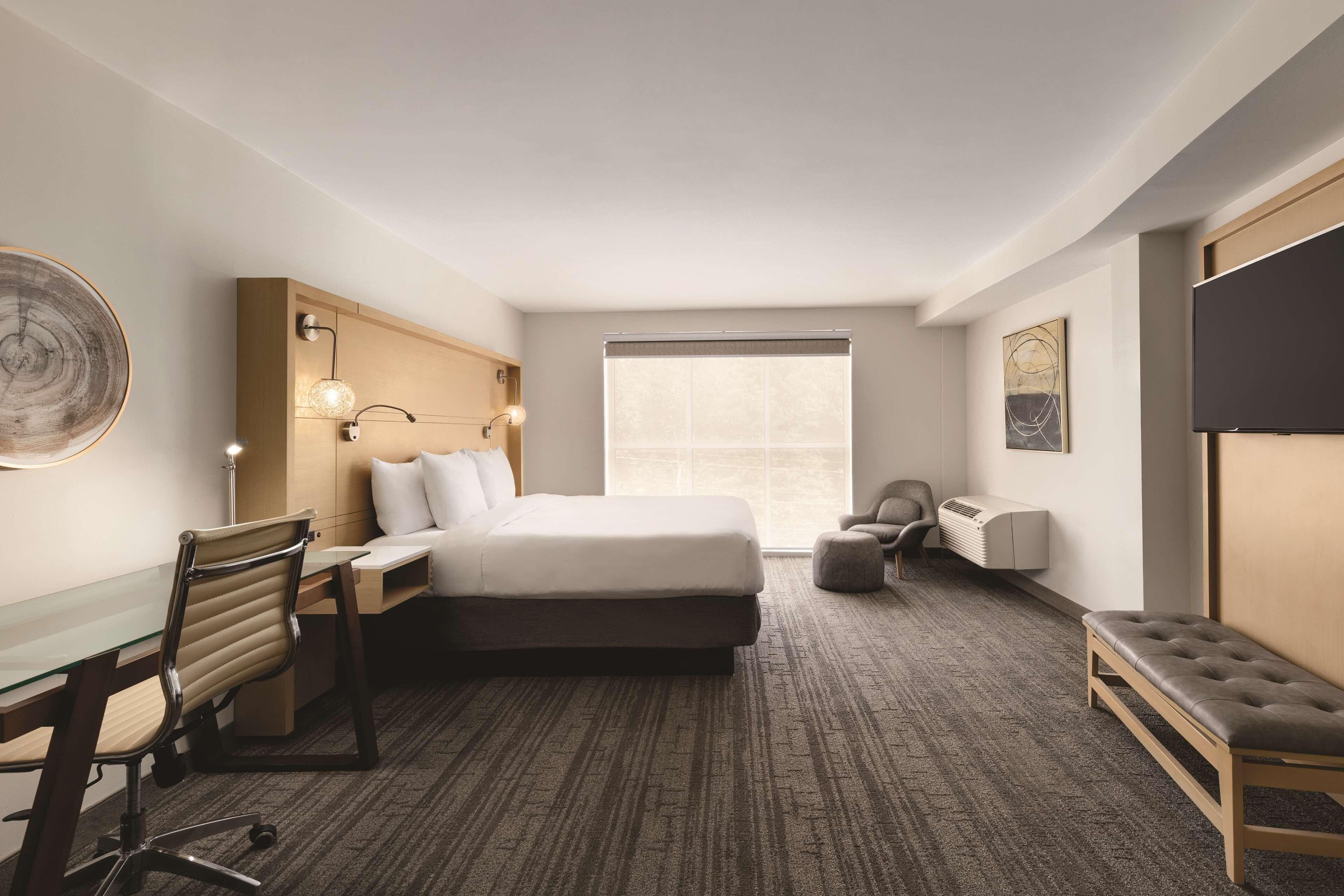 Radisson Hotel Atlanta Airport — 10