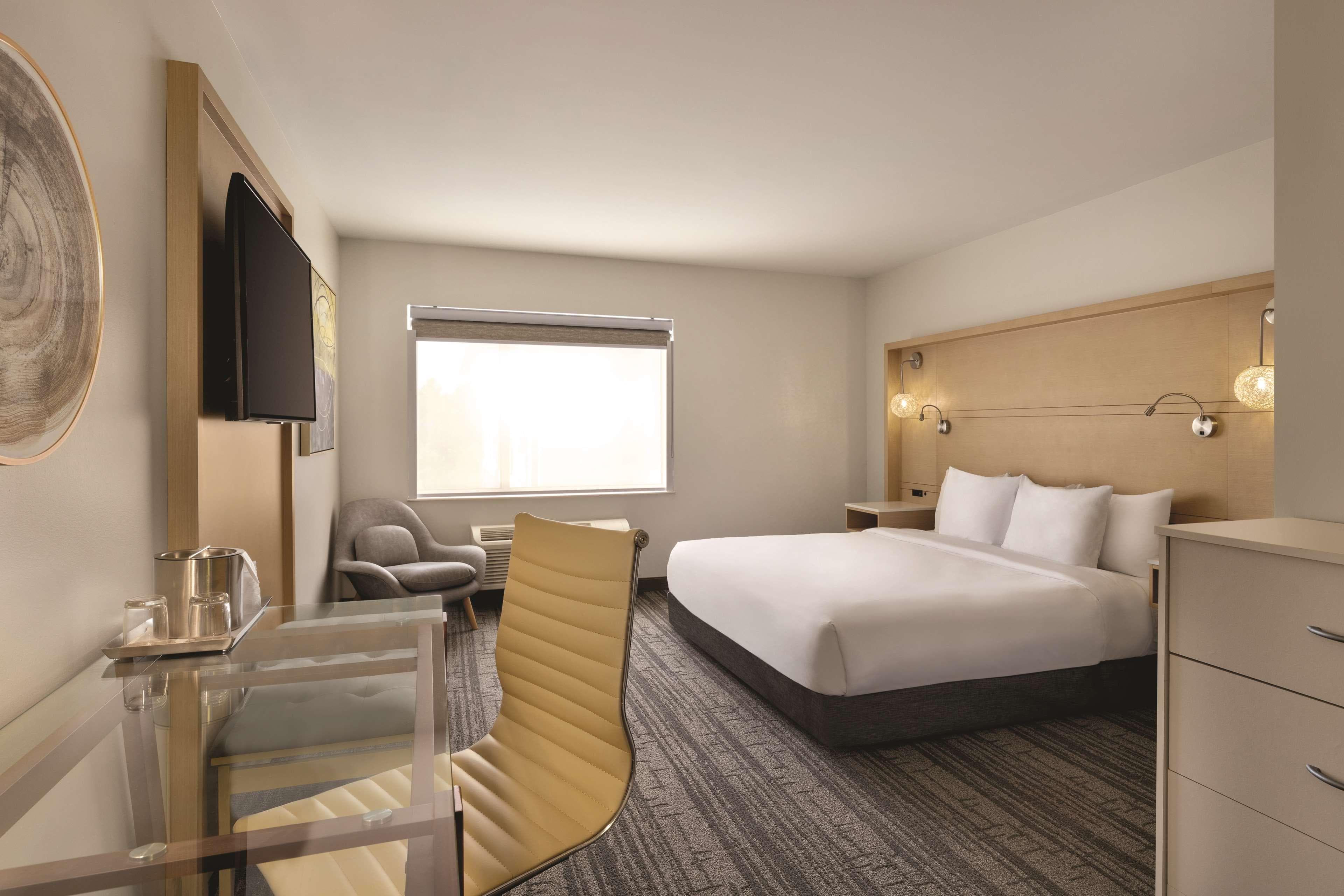 Radisson Hotel Atlanta Airport — 20