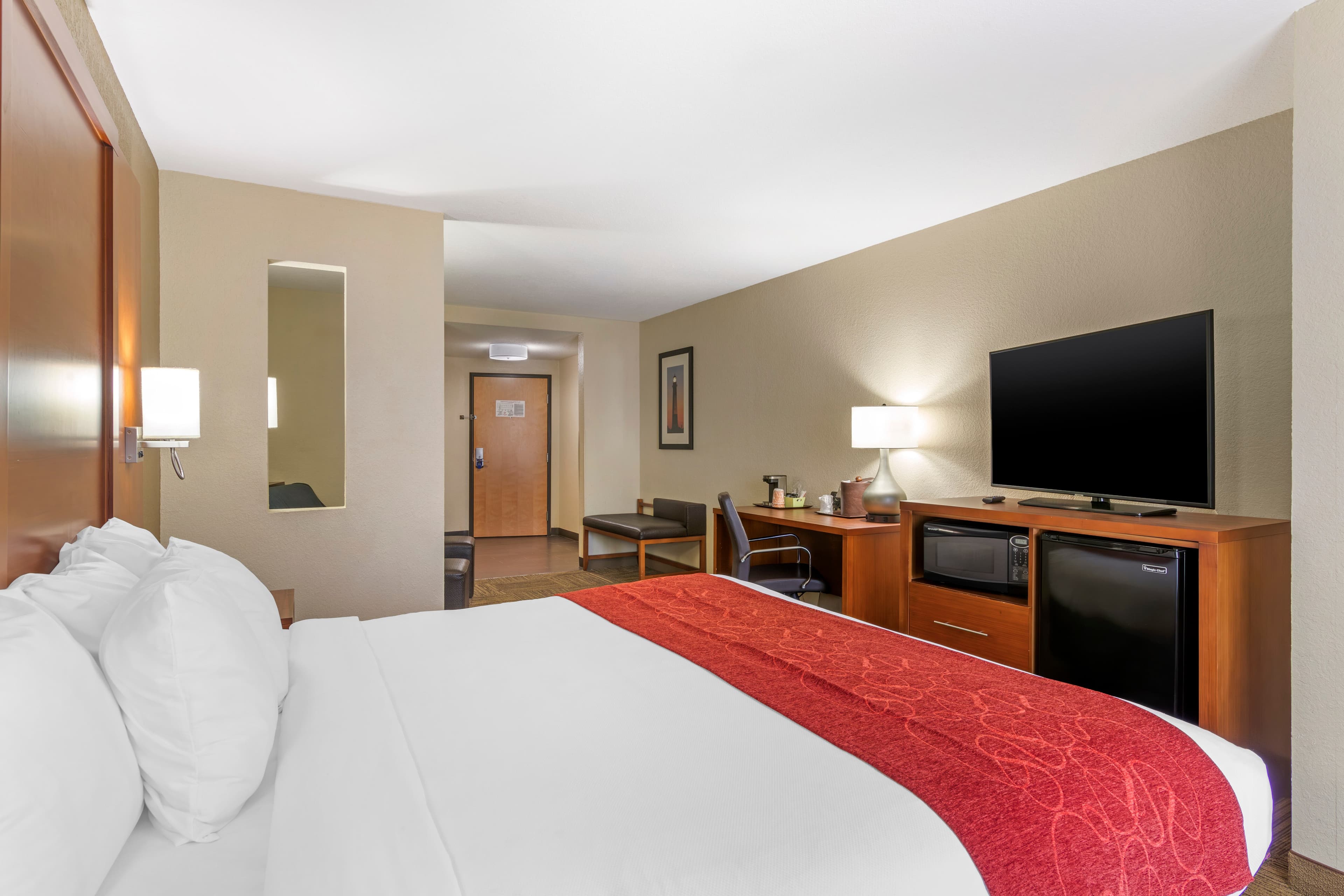 Comfort Suites Brunswick - Image 4
