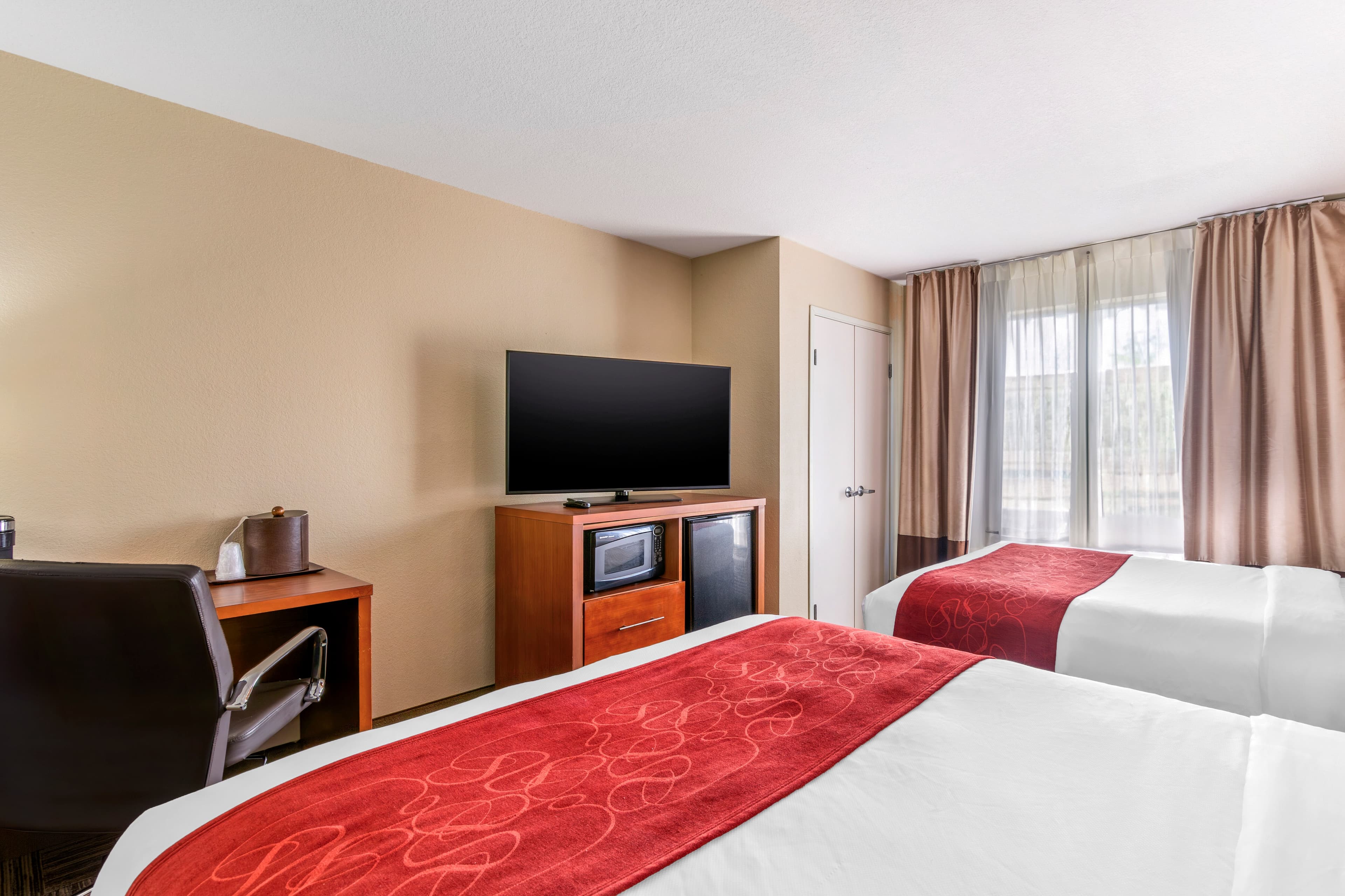 Comfort Suites Brunswick — 12