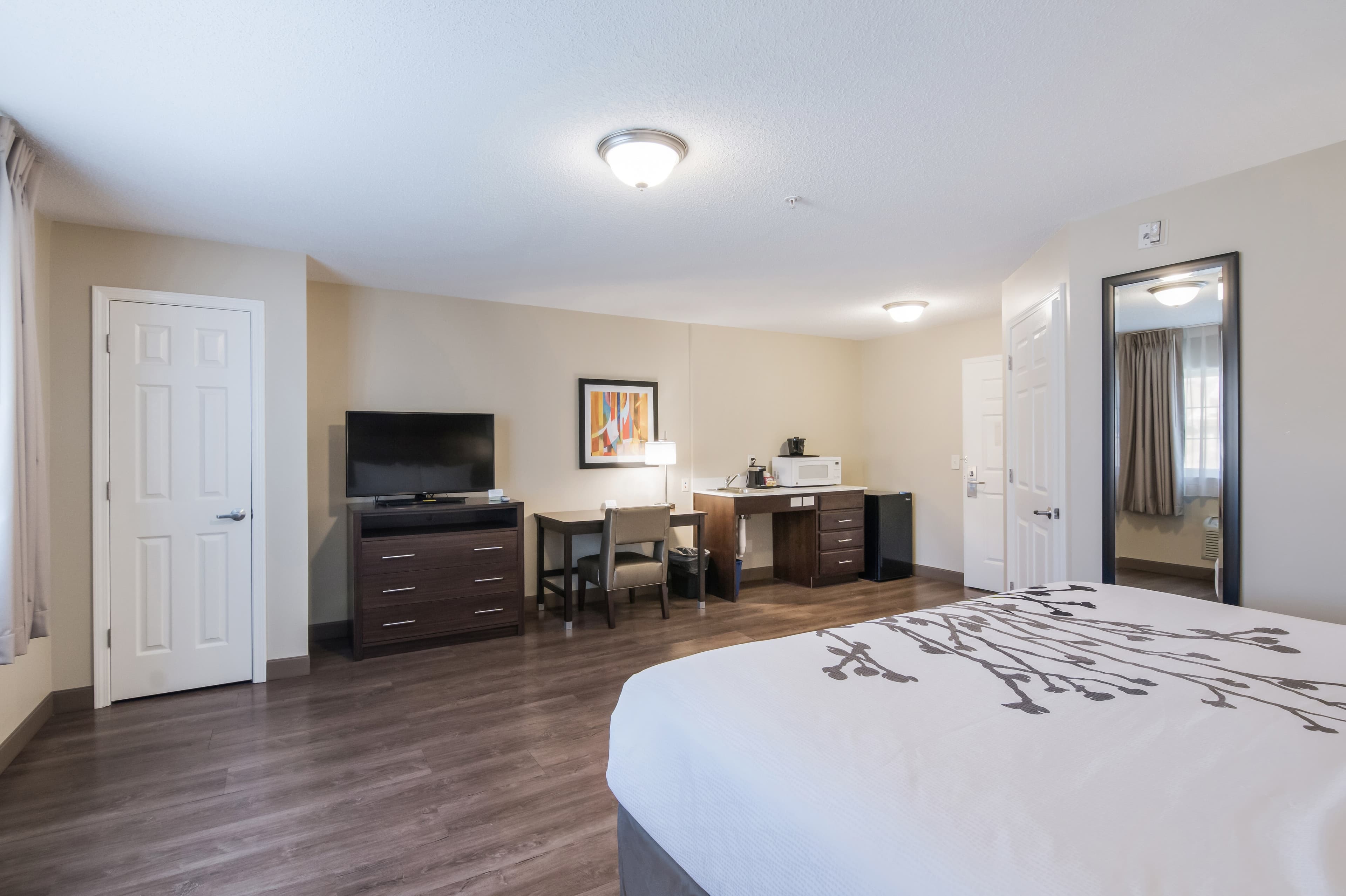 Sleep Inn & Suites Columbus near Fort Benning - Image 4