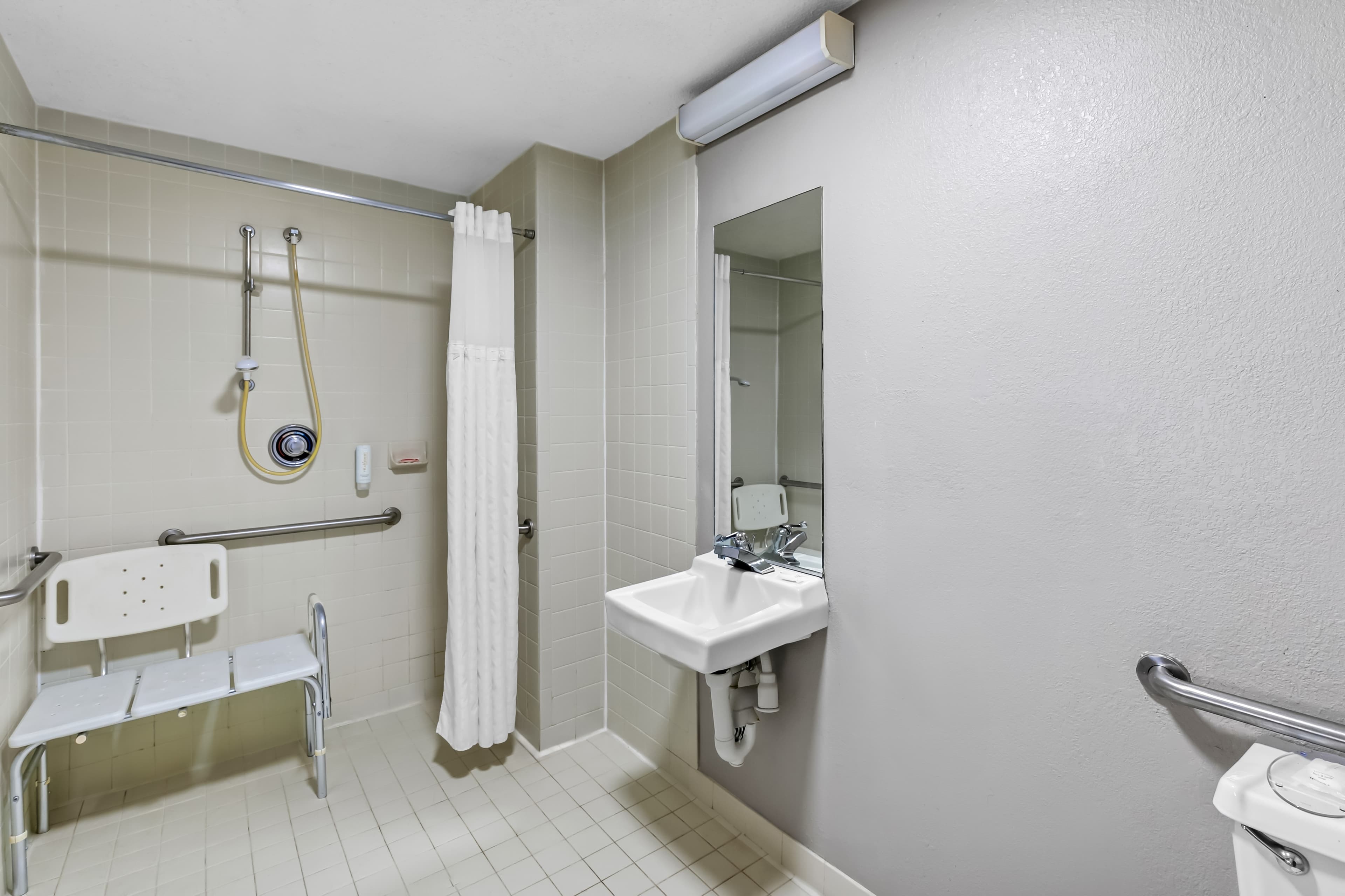 Econo Lodge Elberton — 8