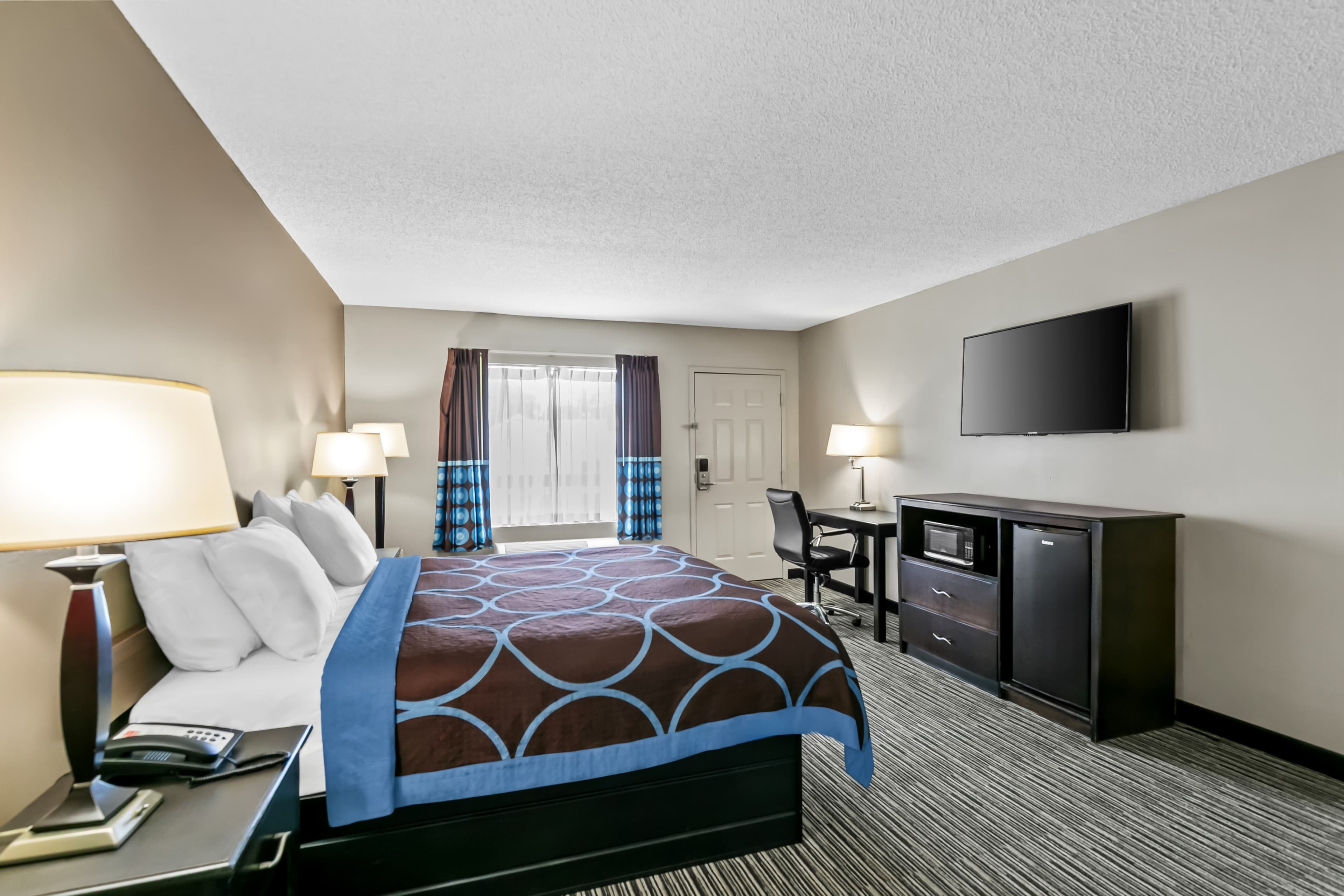 Econo Lodge Elberton — 9