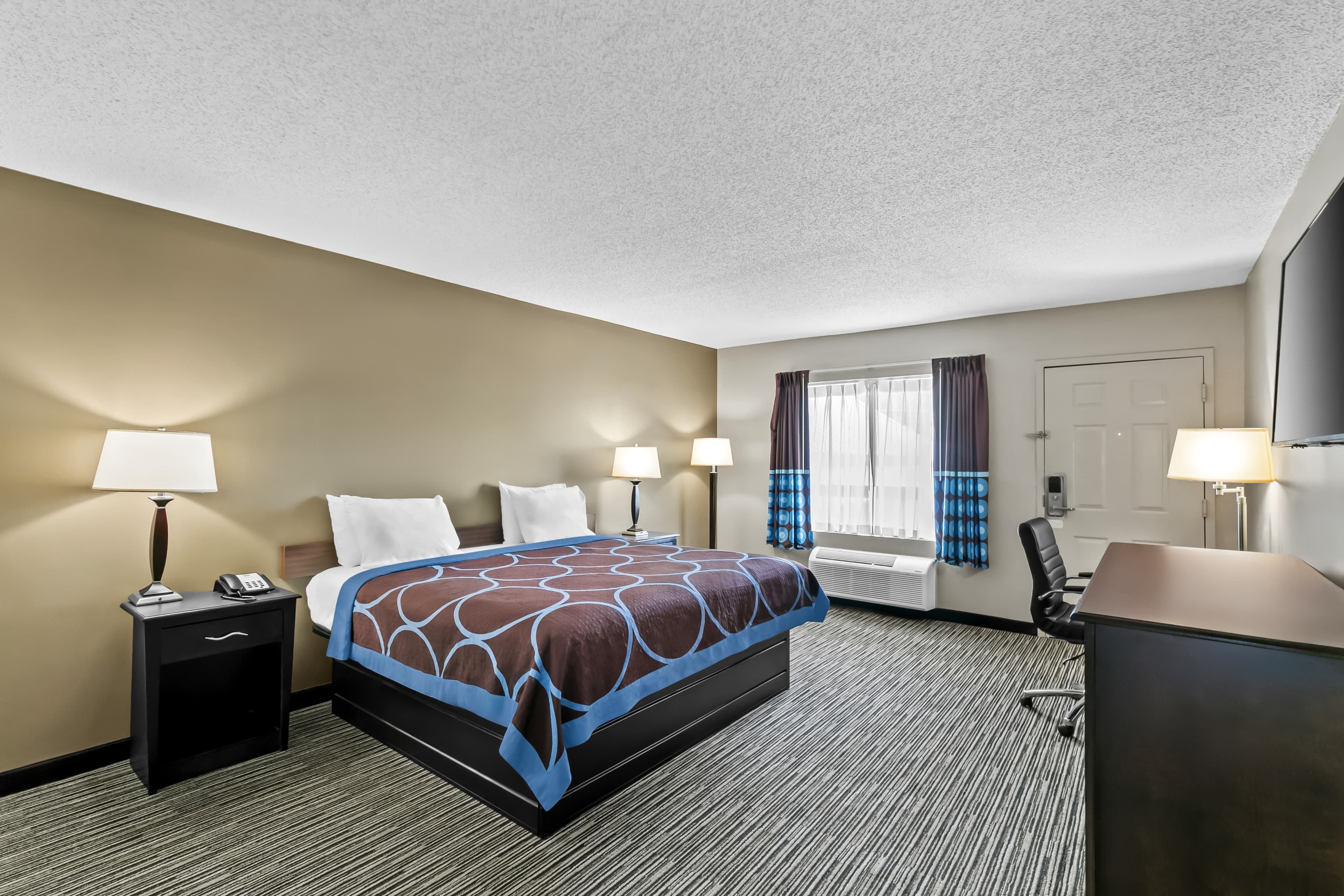 Econo Lodge Elberton — 10