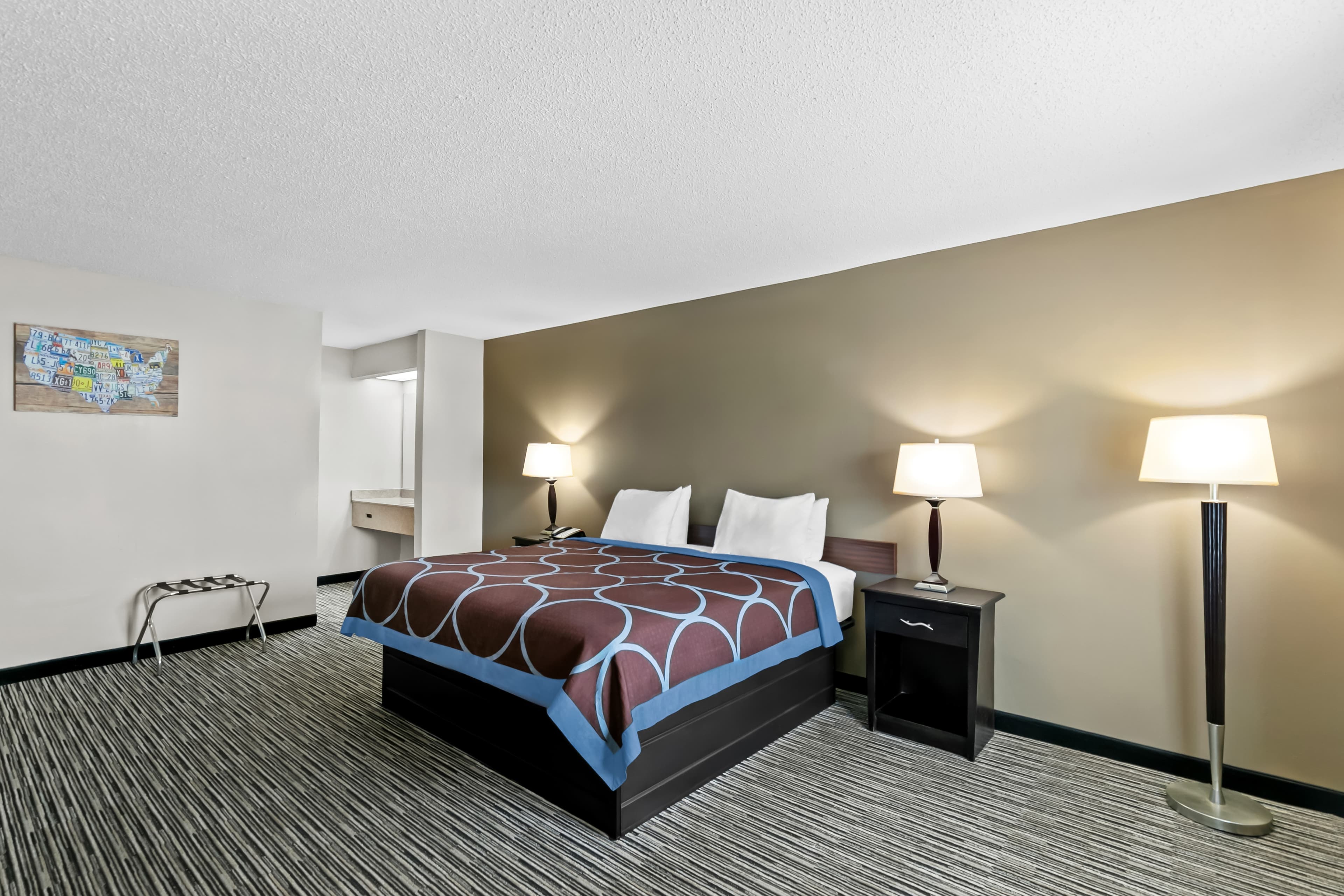 Econo Lodge Elberton — 11