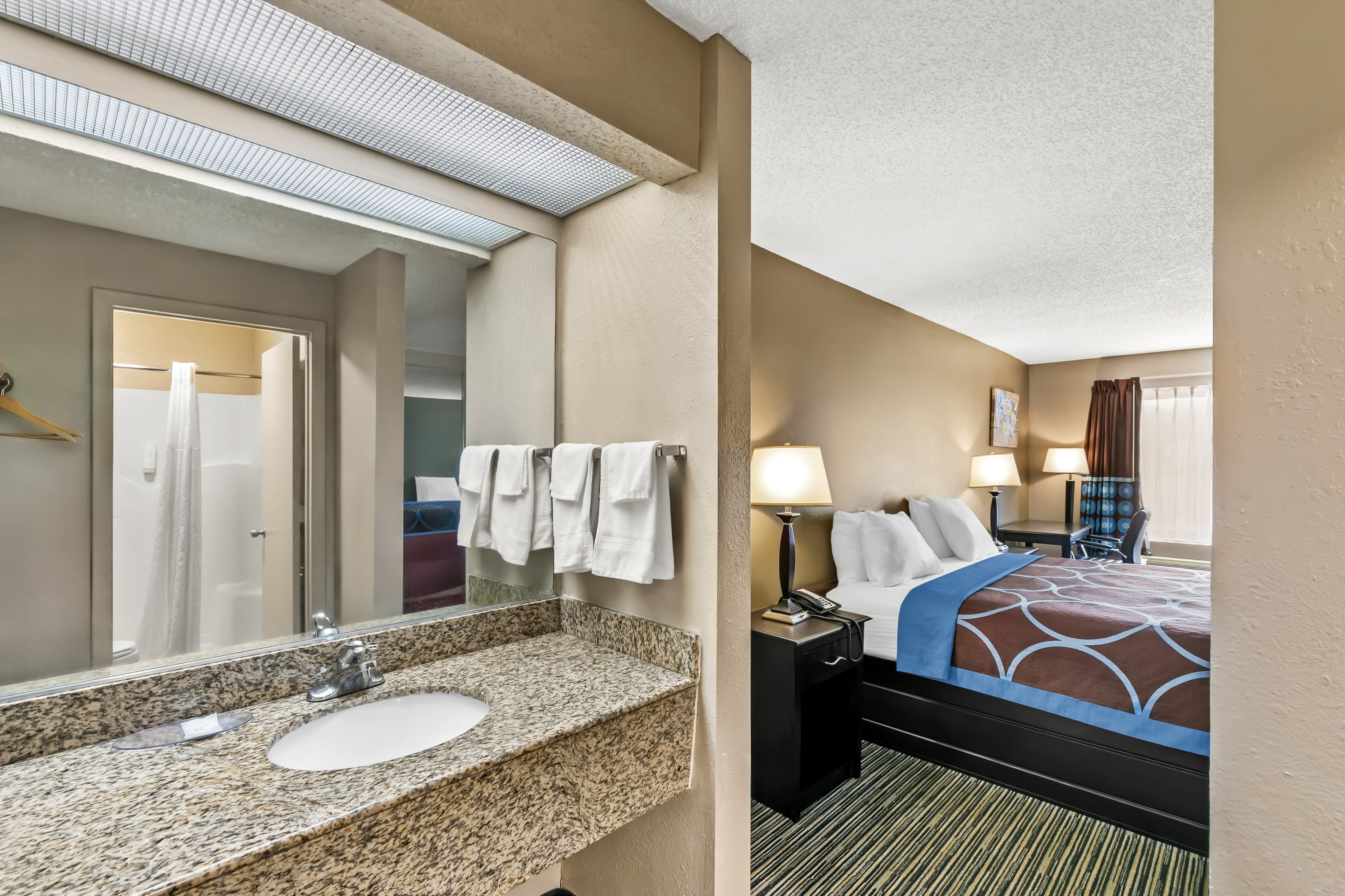 Econo Lodge Elberton — 30