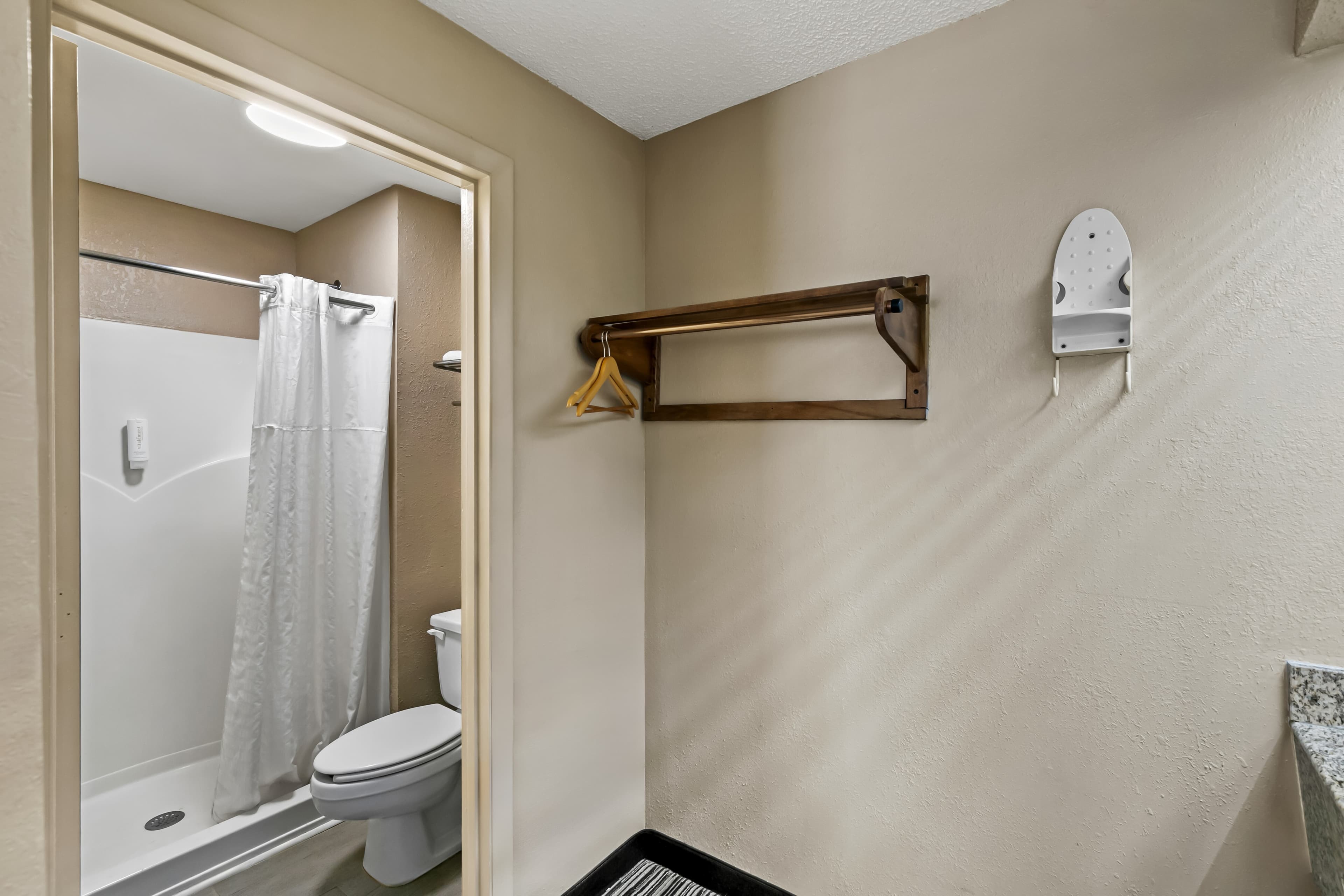 Econo Lodge Elberton — 28