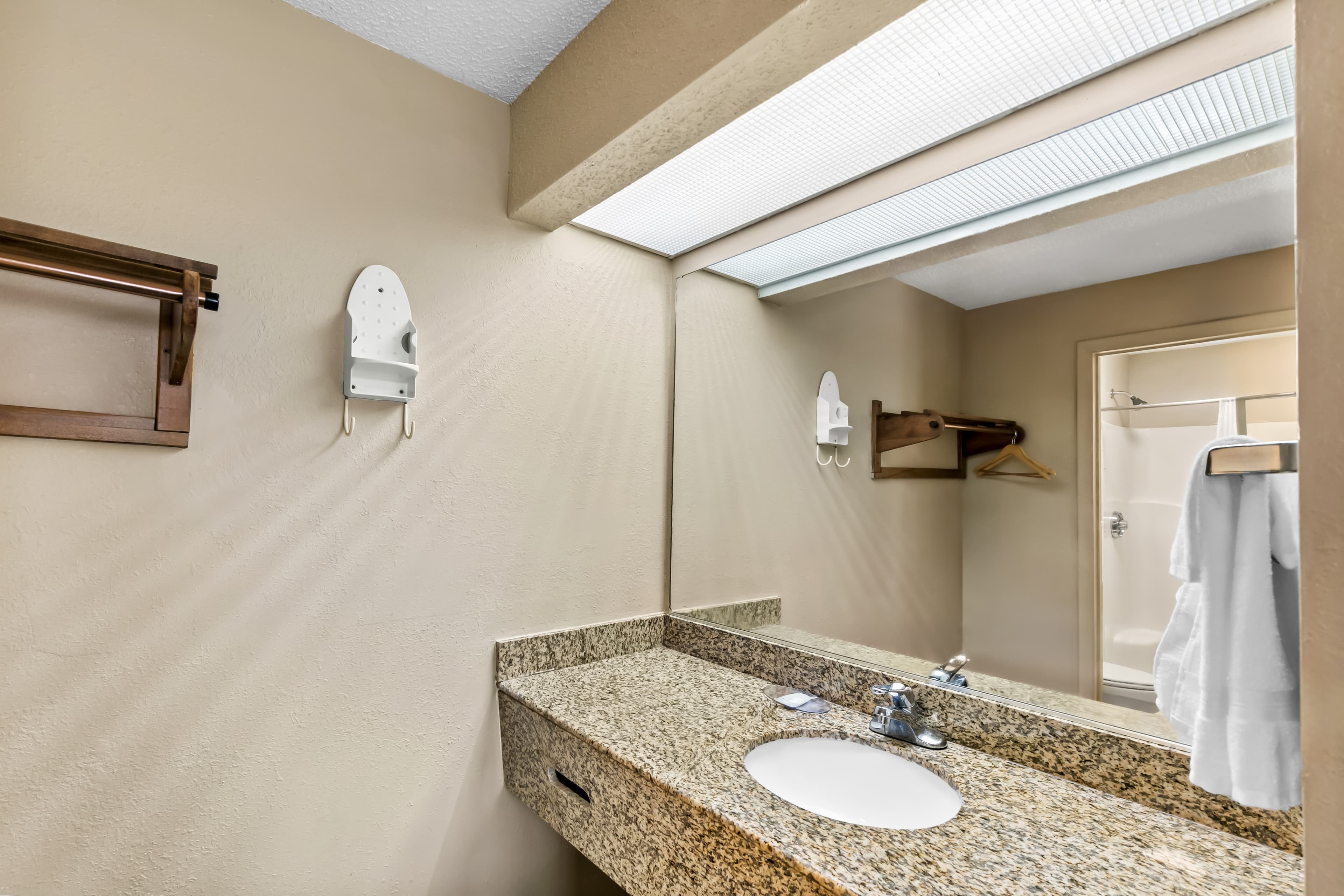 Econo Lodge Elberton — 29