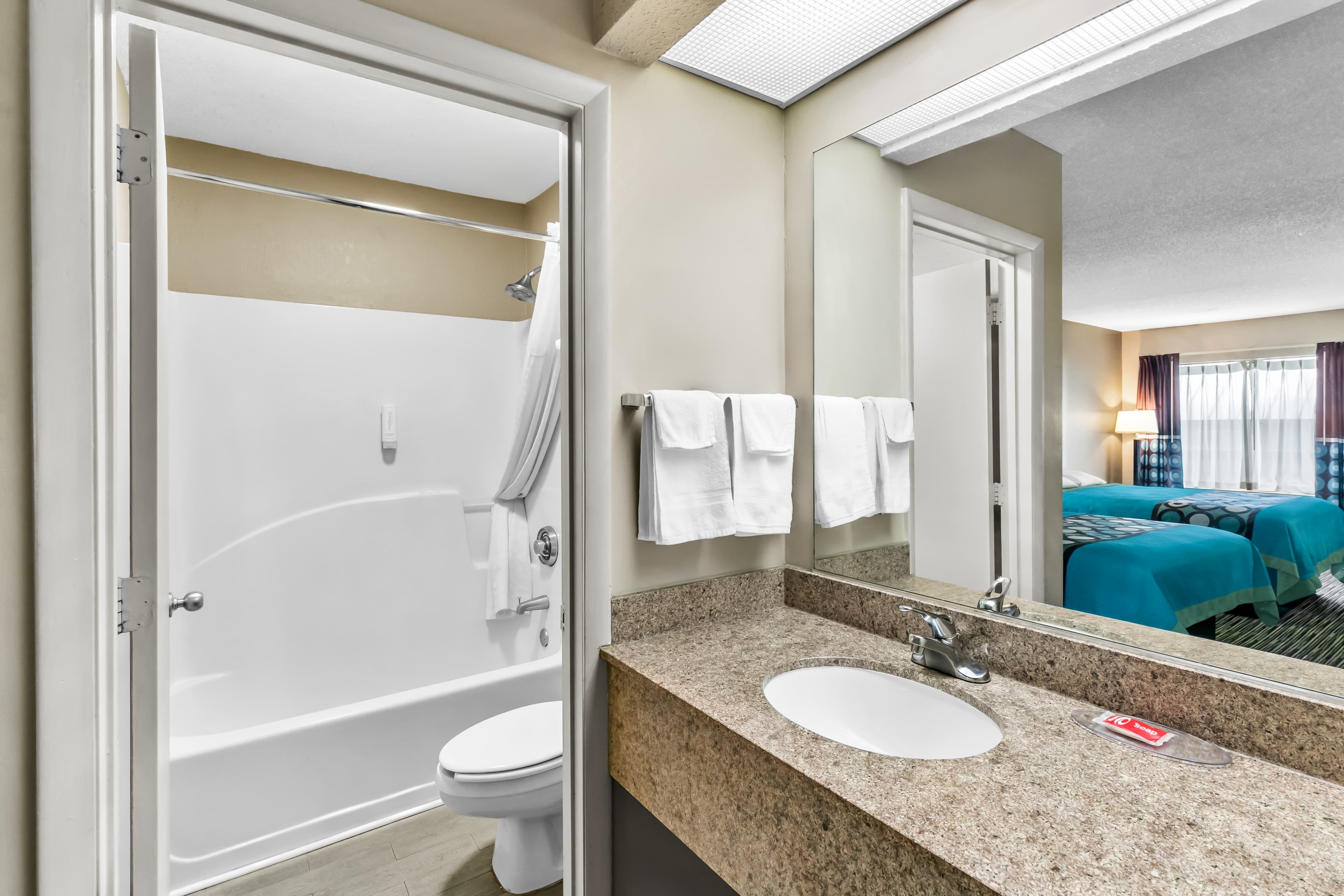 Econo Lodge Elberton — 37